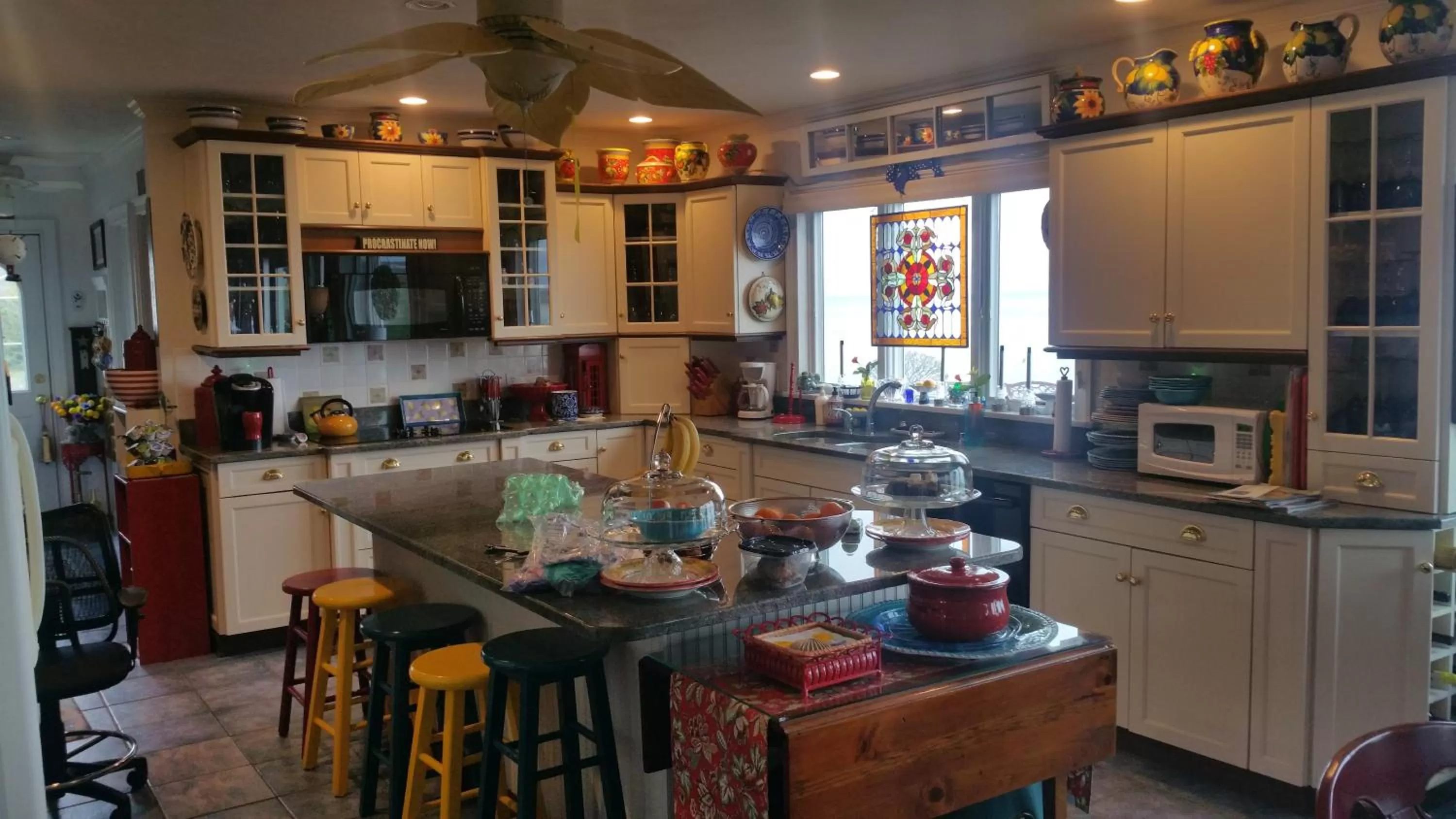 Kitchen or kitchenette in Inn 38 Oak Bluff Circle