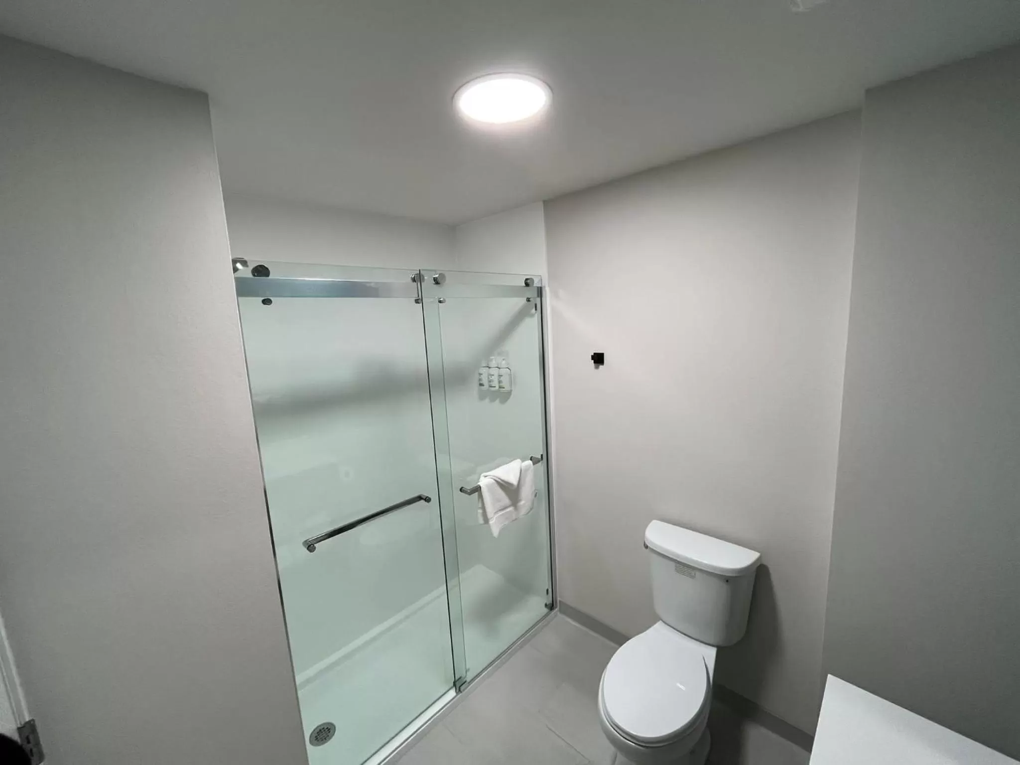 Shower in Wingate By Wyndham Mansfield Ontario