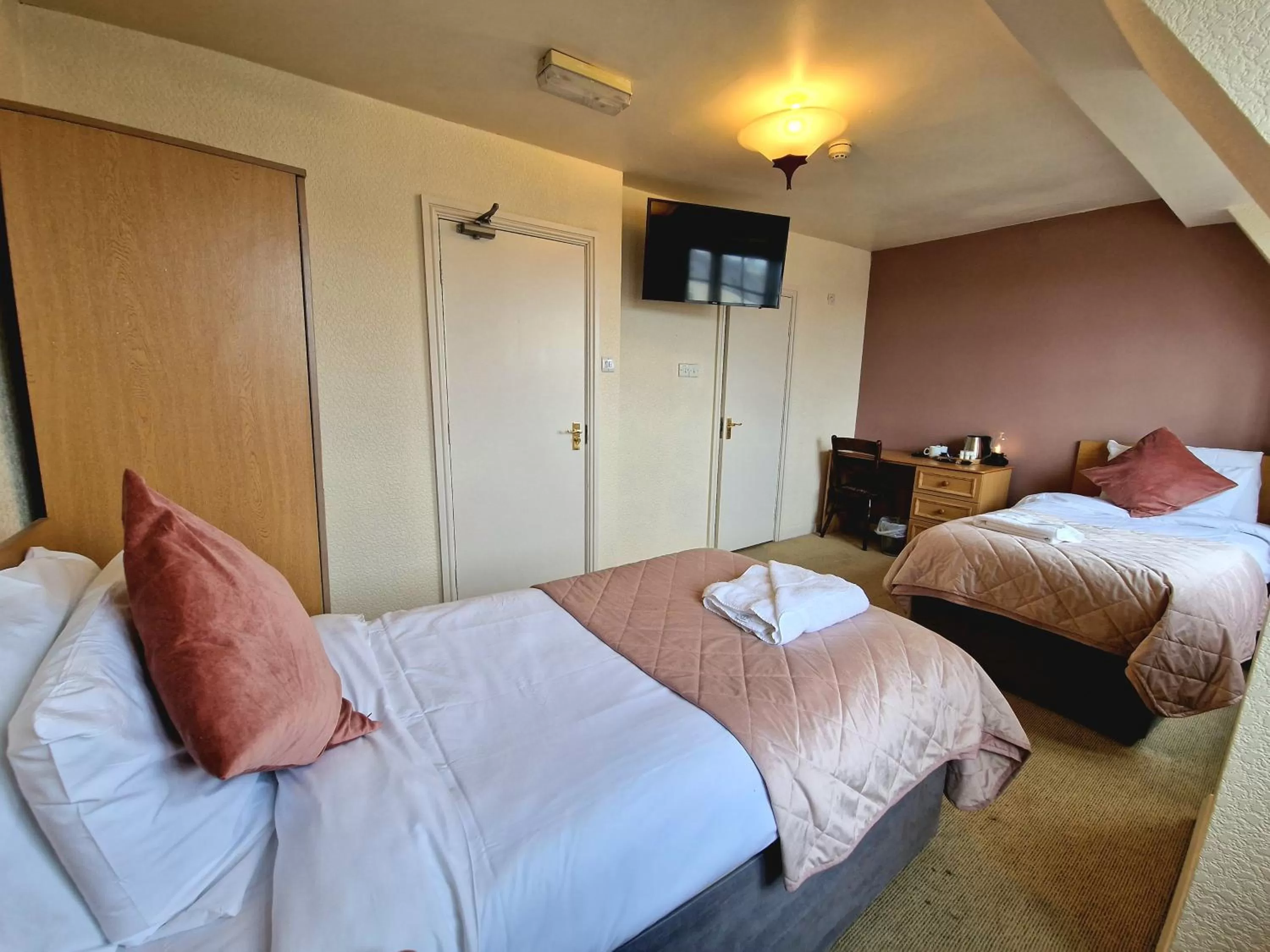 Standard Twin Room in The Victoria Hotel