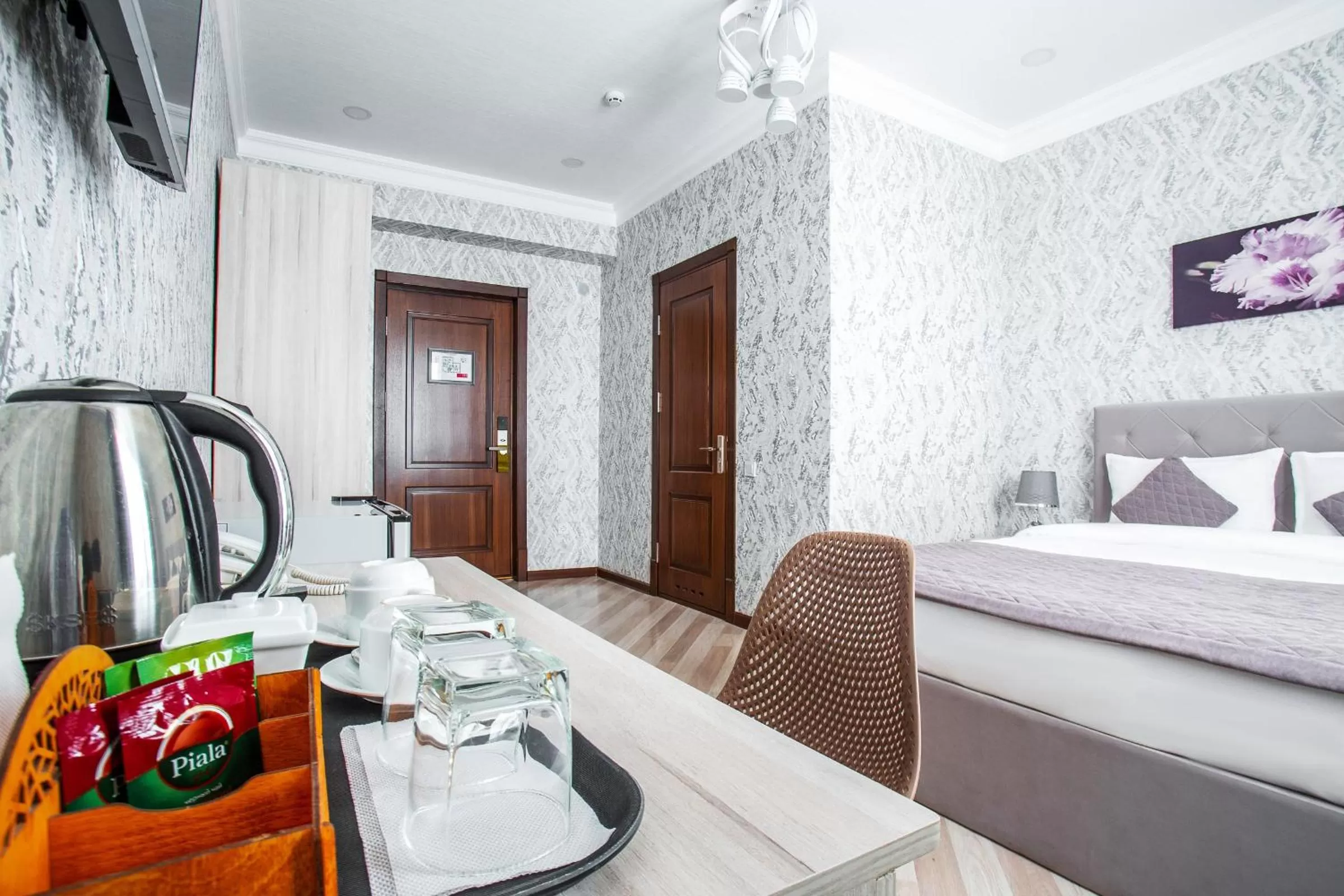 Photo of the whole room, Bed in Manifa Hotel