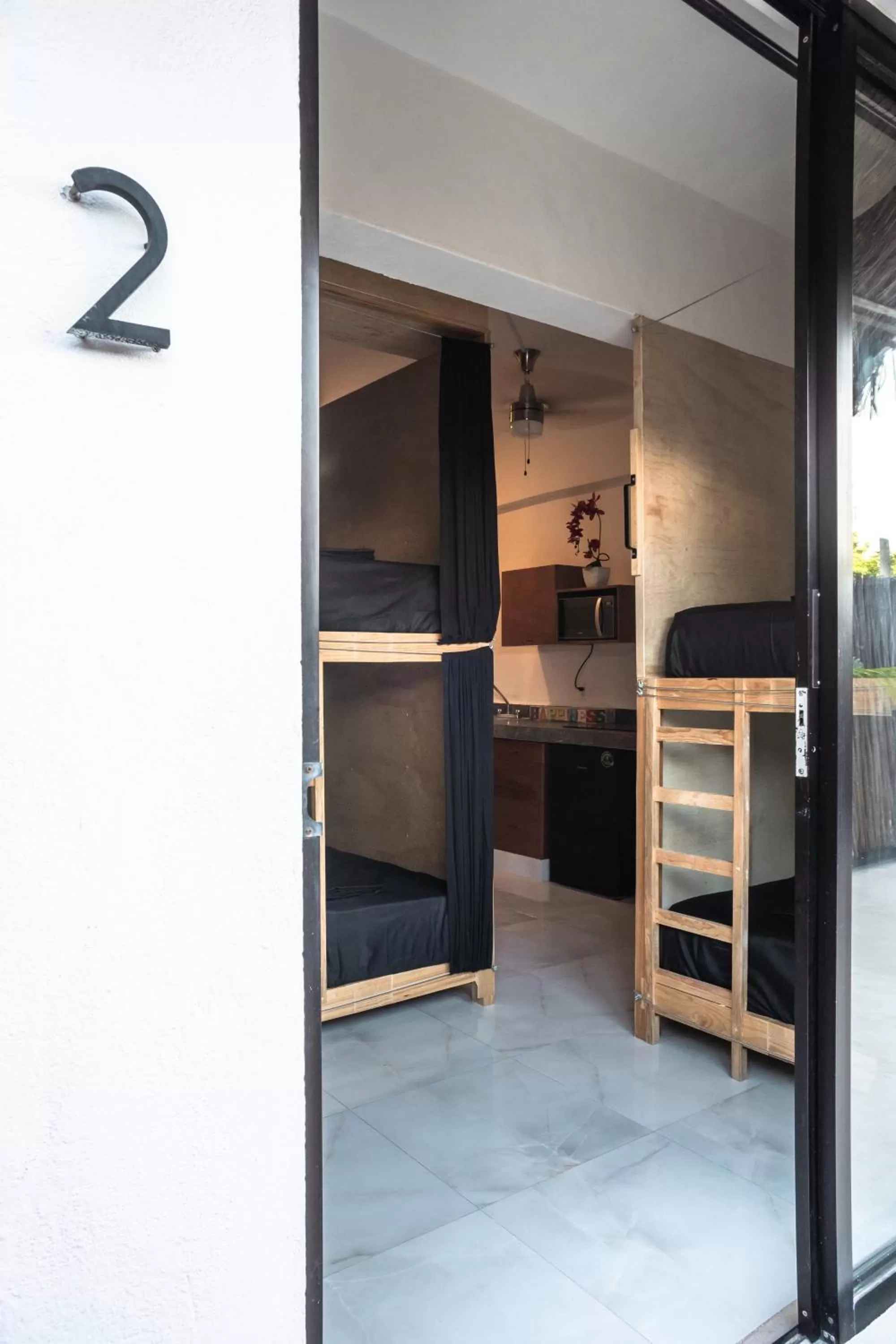 Bunk Bed in Maui hostel playa del carmen