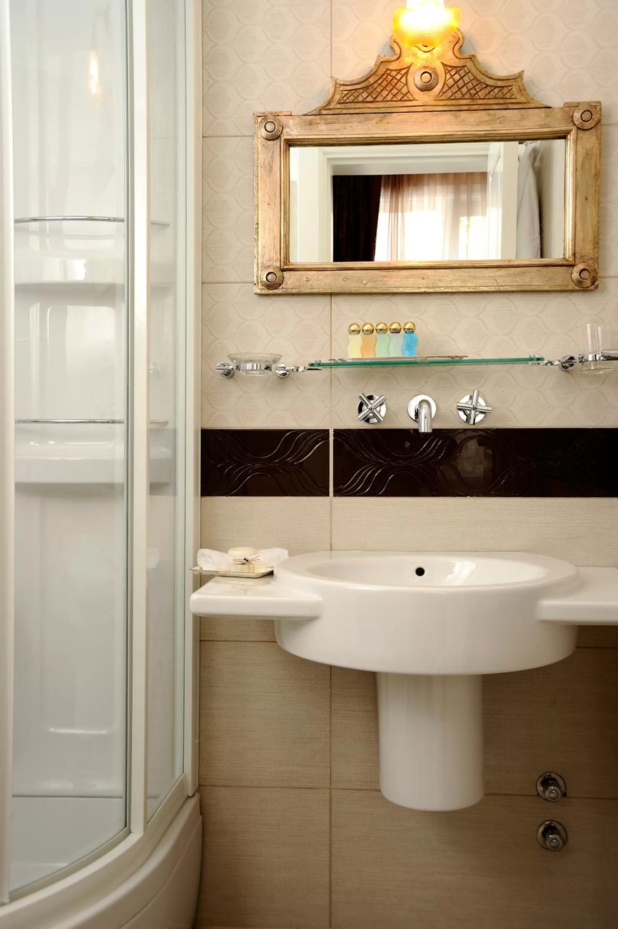 Shower in Erten Konak