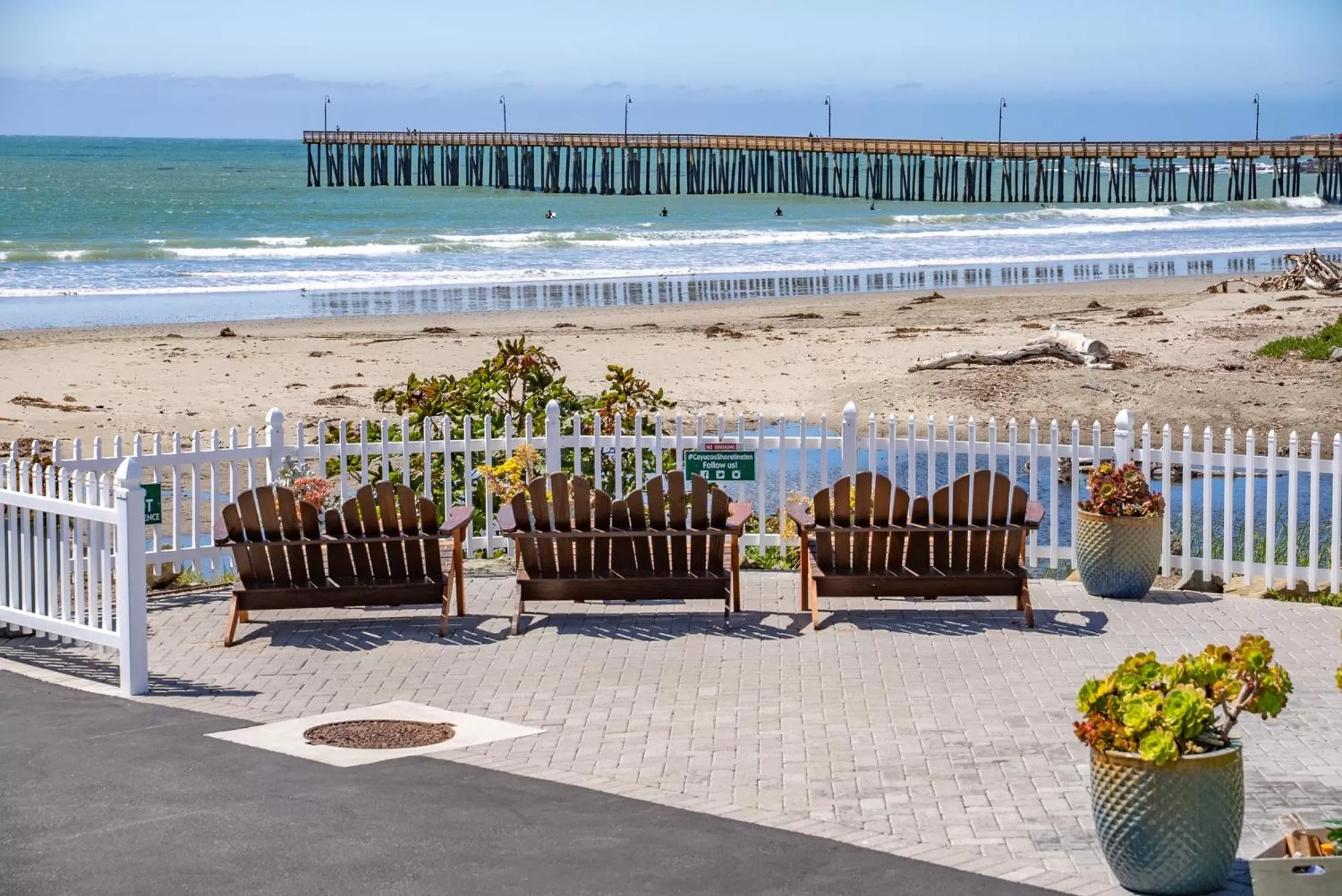 Seating area, Beach in Shoreline Inn...on the beach