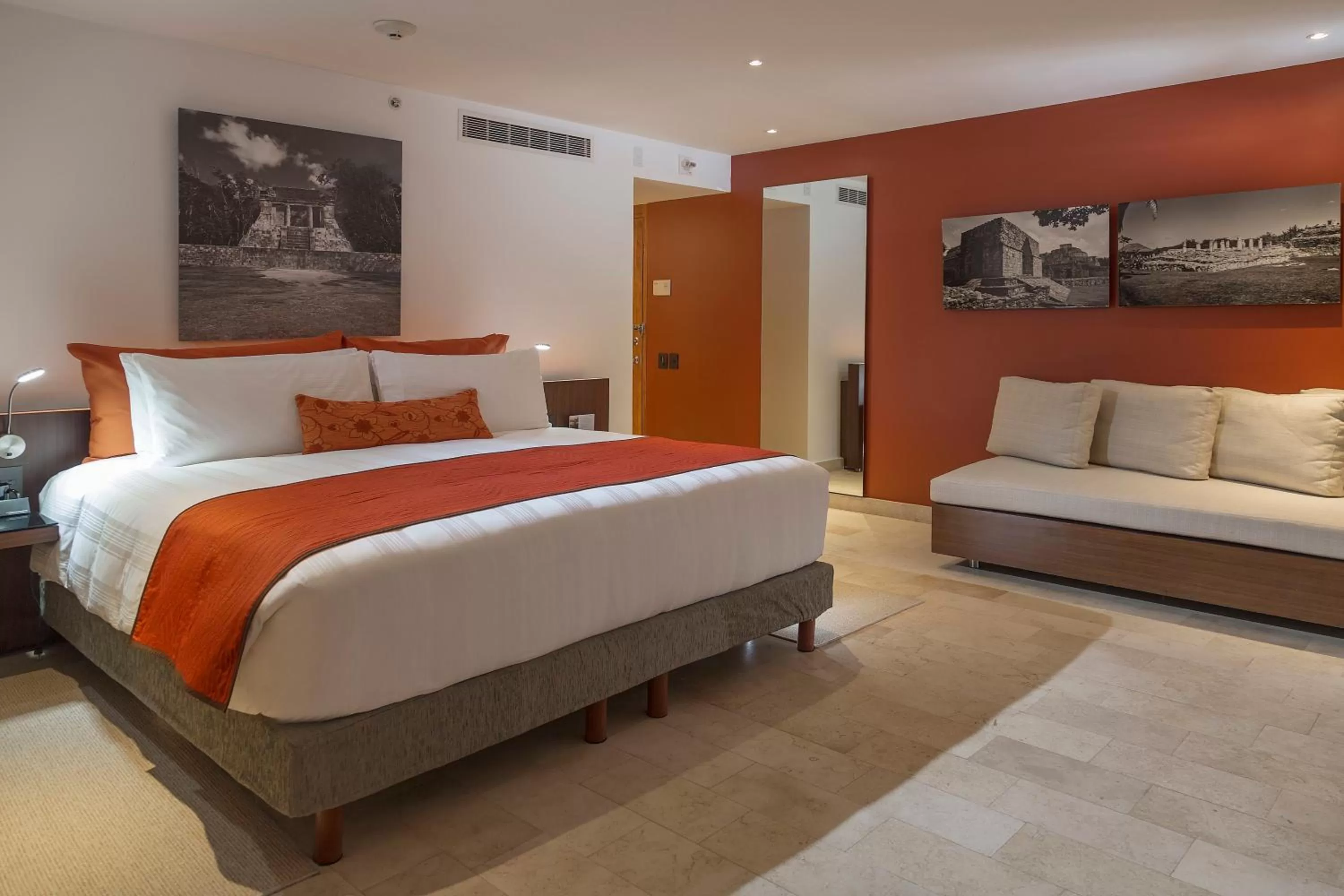 Photo of the whole room, Bed in Presidente InterContinental Cancun Resort