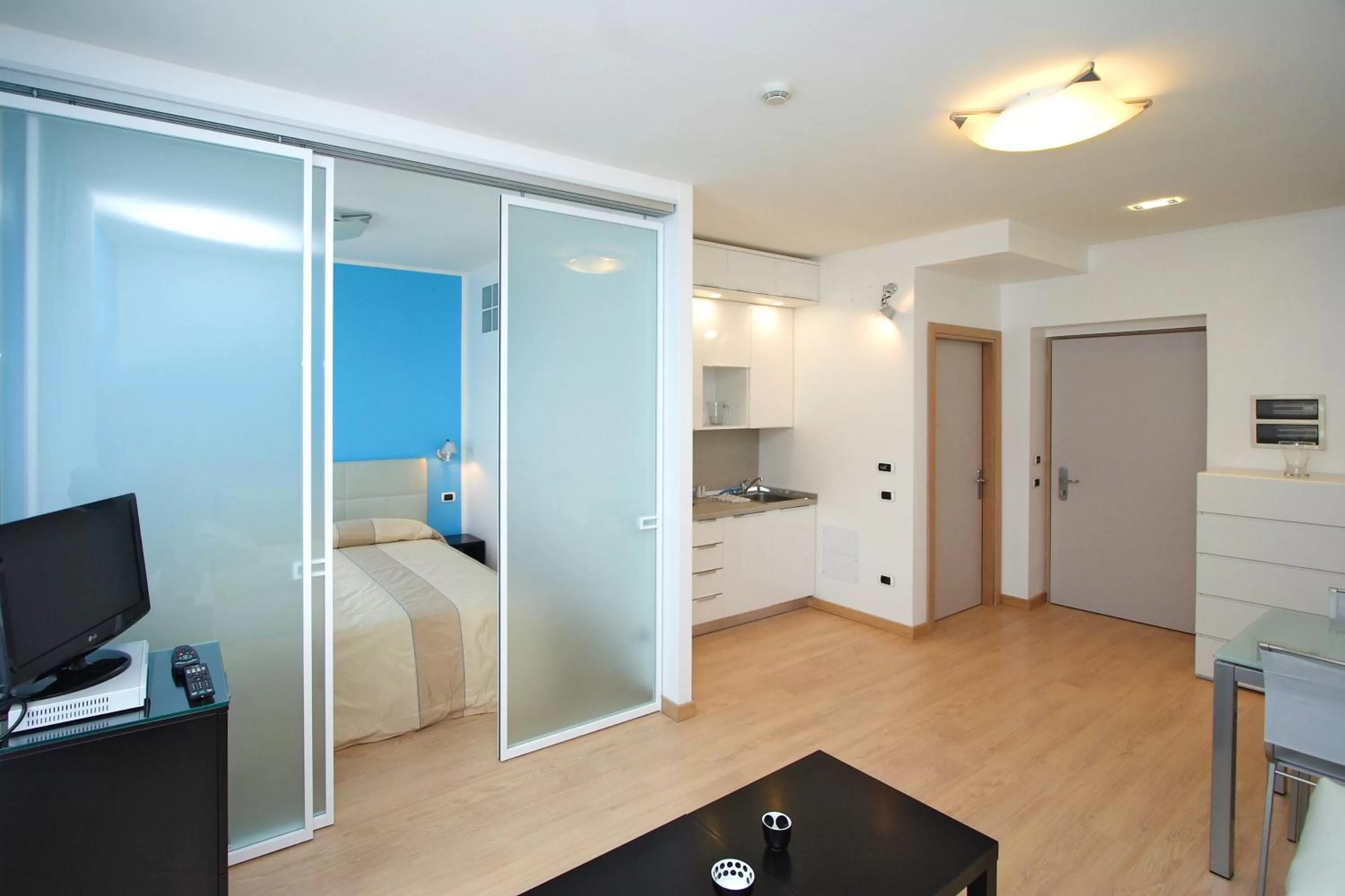 Living room, Bed in Hotel Roma