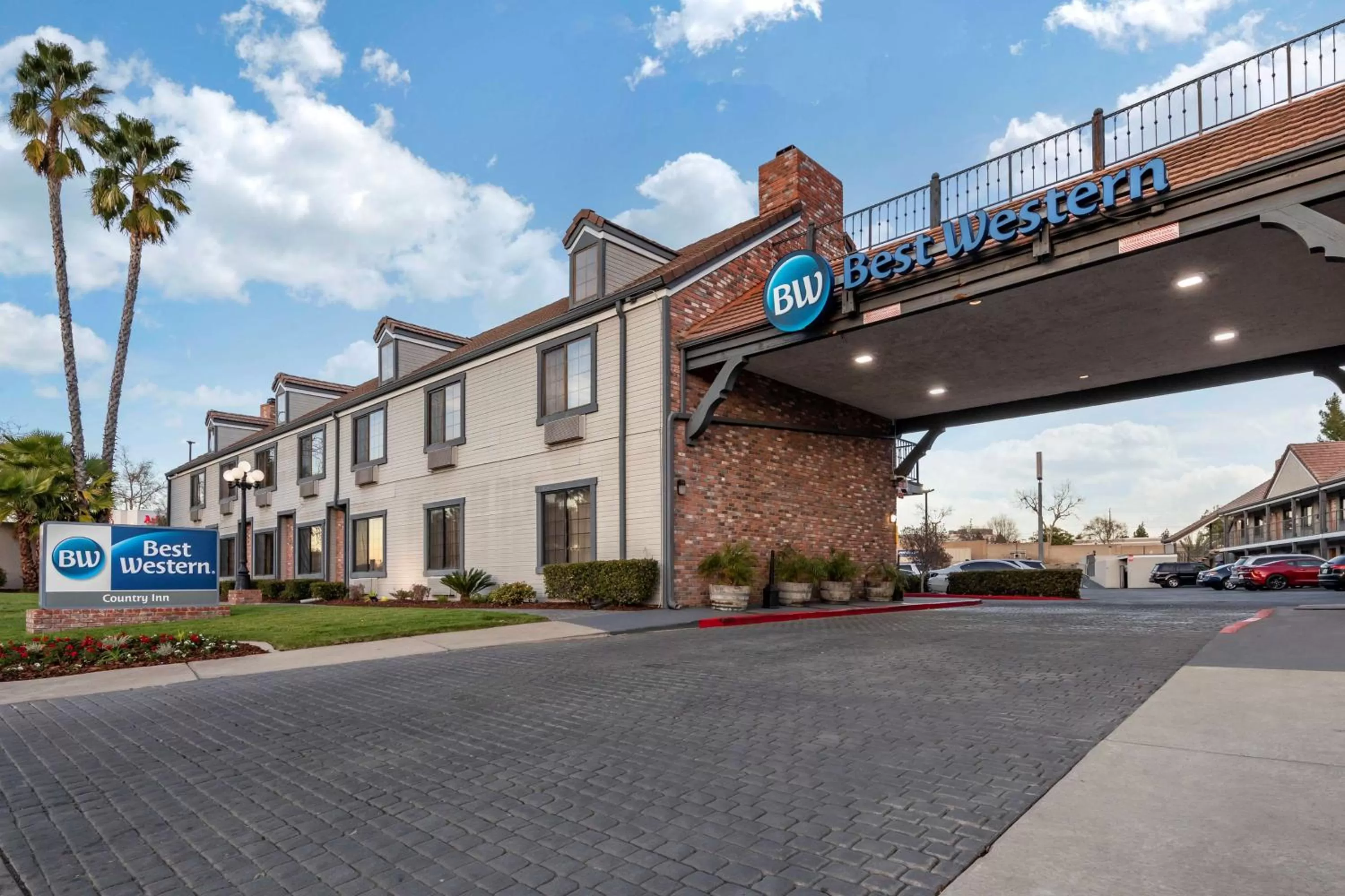 Property building in Best Western Country Inn Temecula