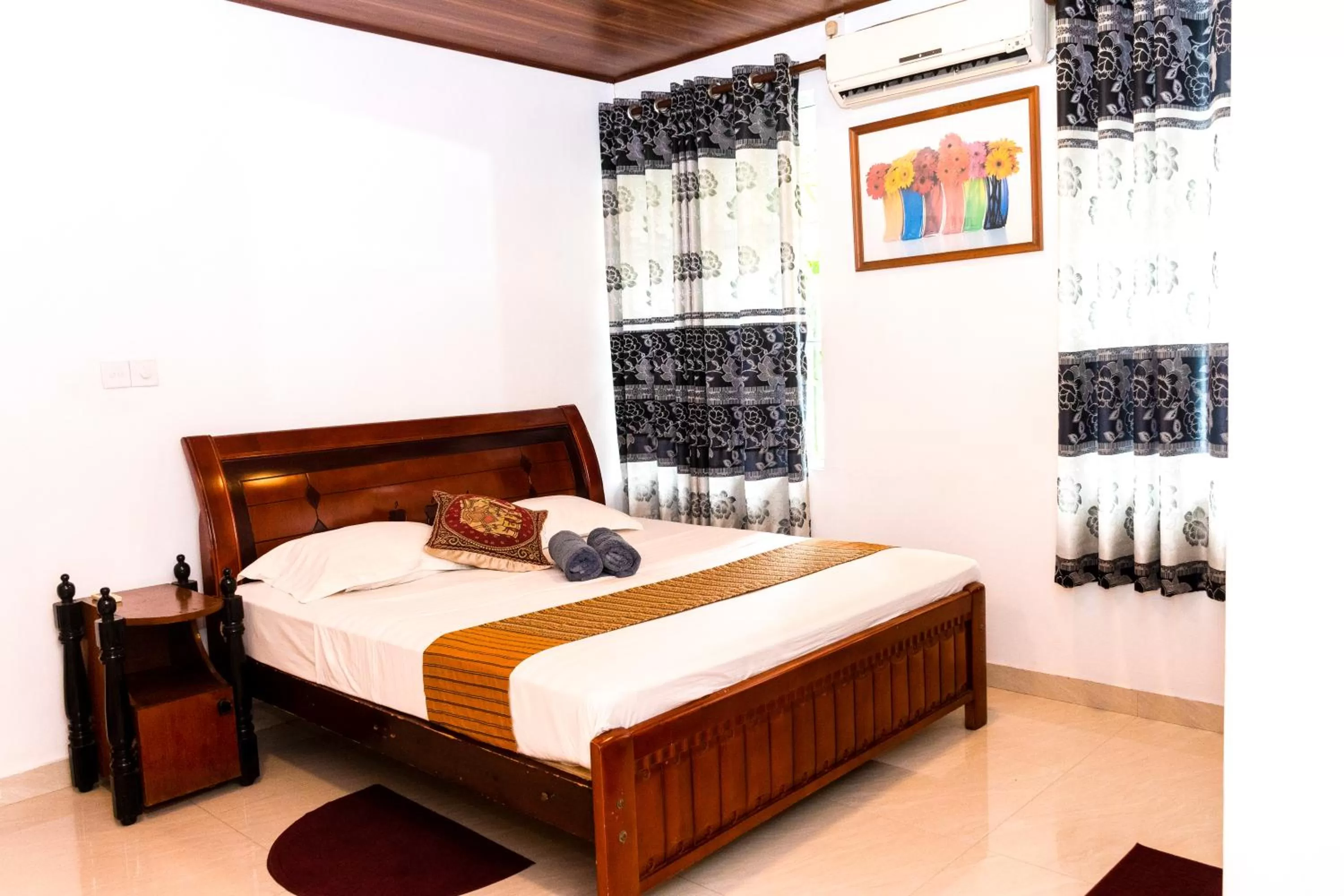 Bed in Kandy Riverside Villa
