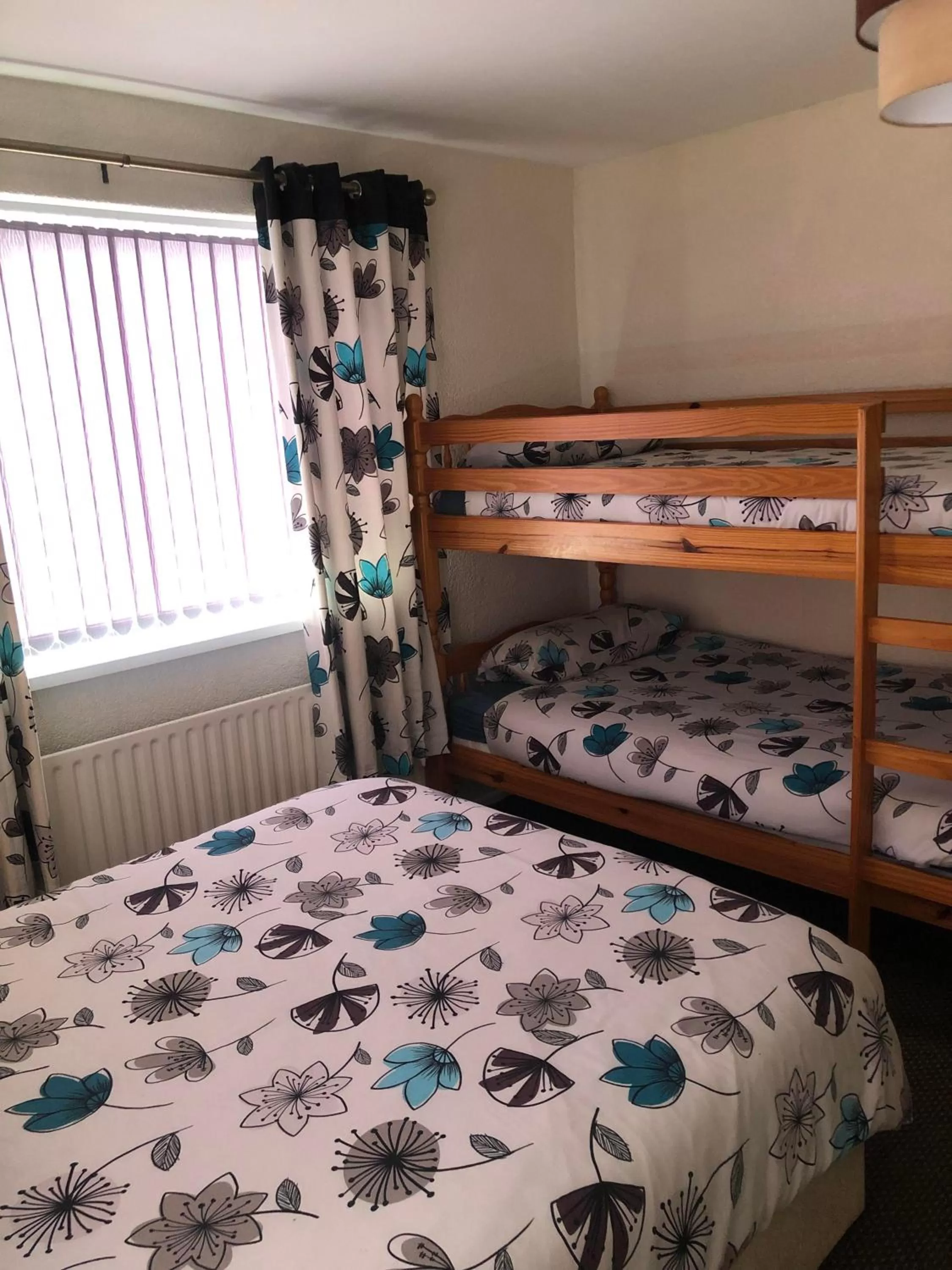 Bedroom, Bed in Springfield Hotel