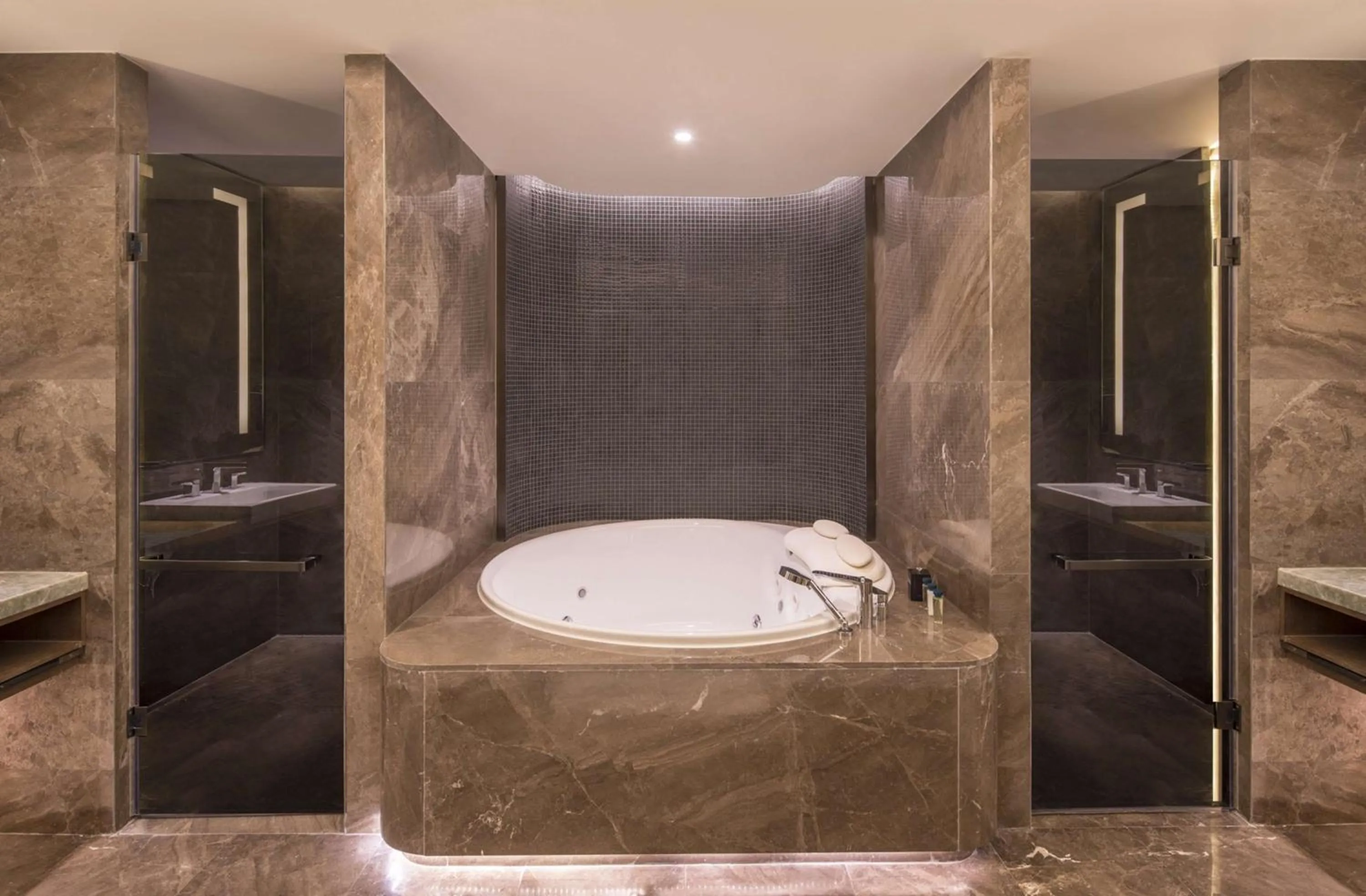 Bathroom in DoubleTree By Hilton Shenzhen Longhua