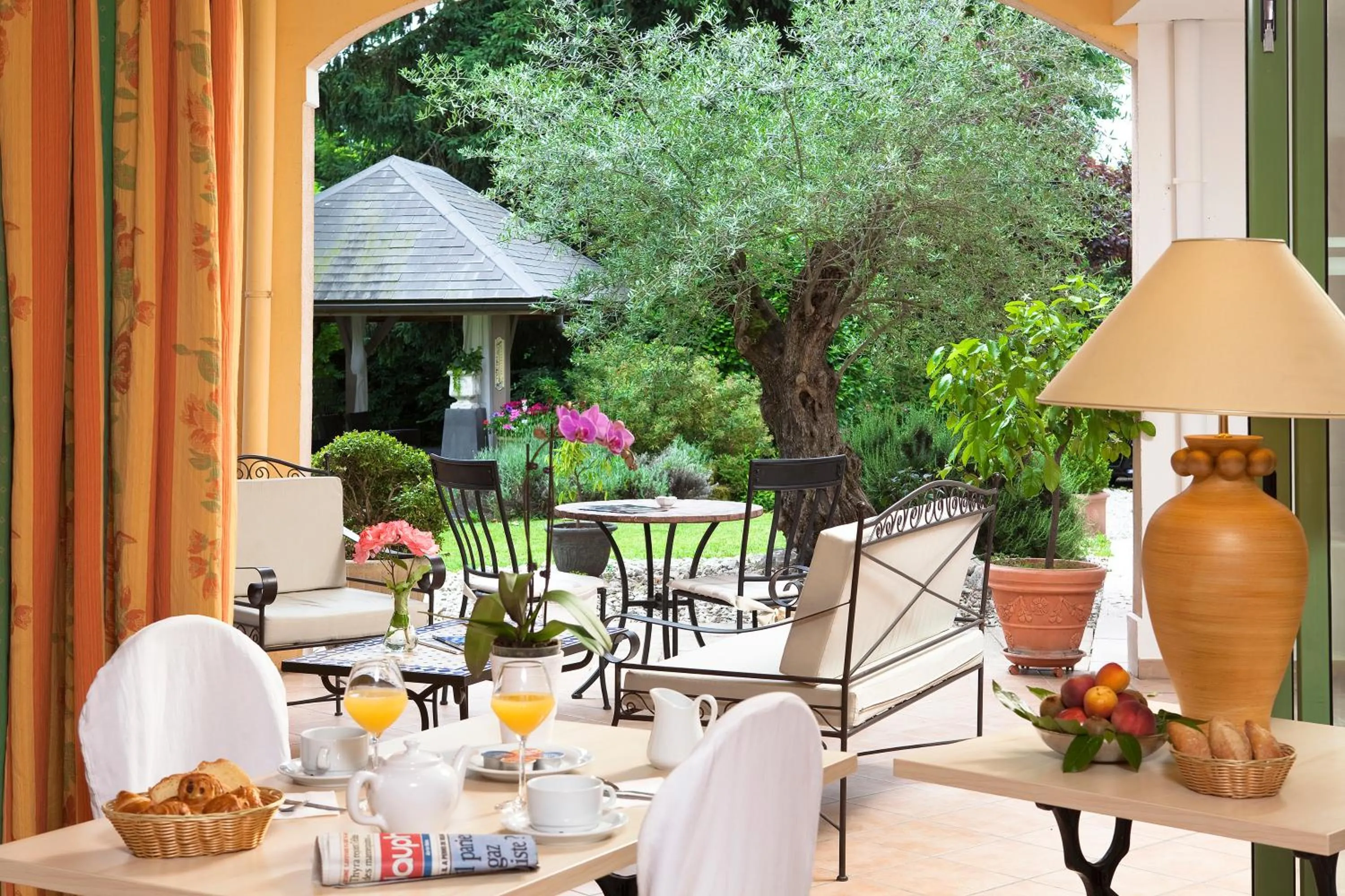 Breakfast in Logis Auberge Saint Simond