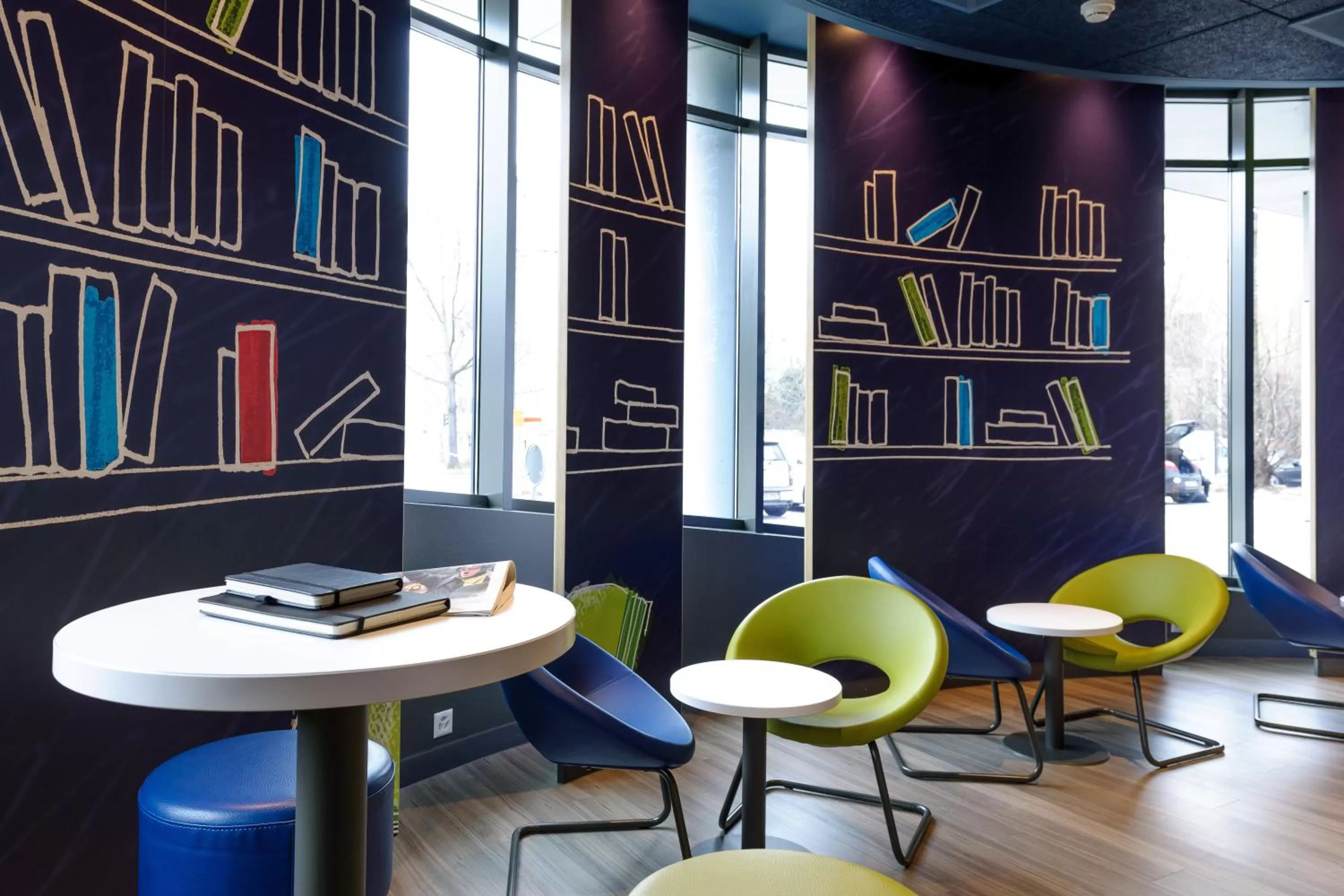 Lounge or bar in ibis budget Genève Aéroport