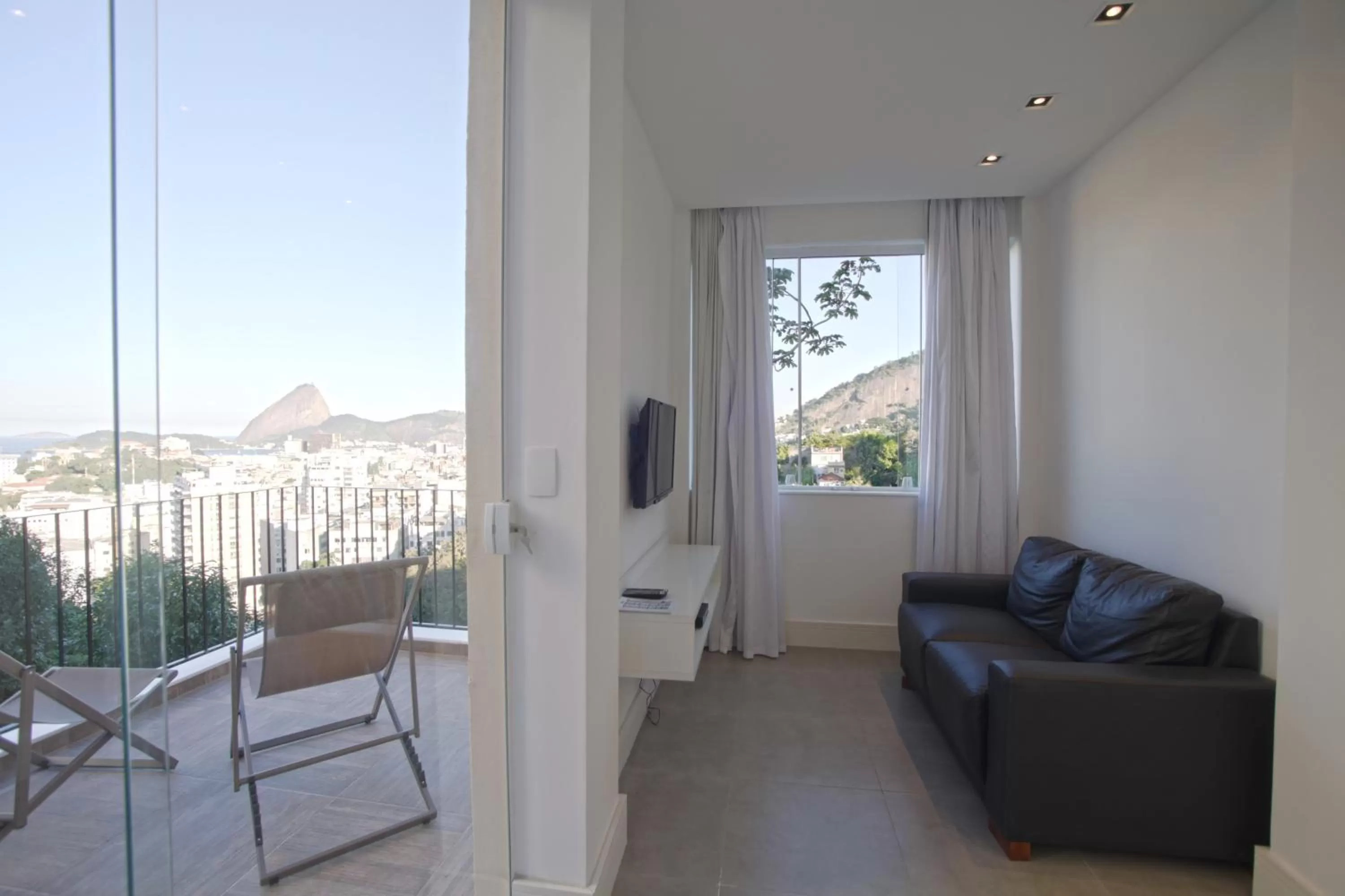 TV and multimedia in New Sugar Loft Apartments