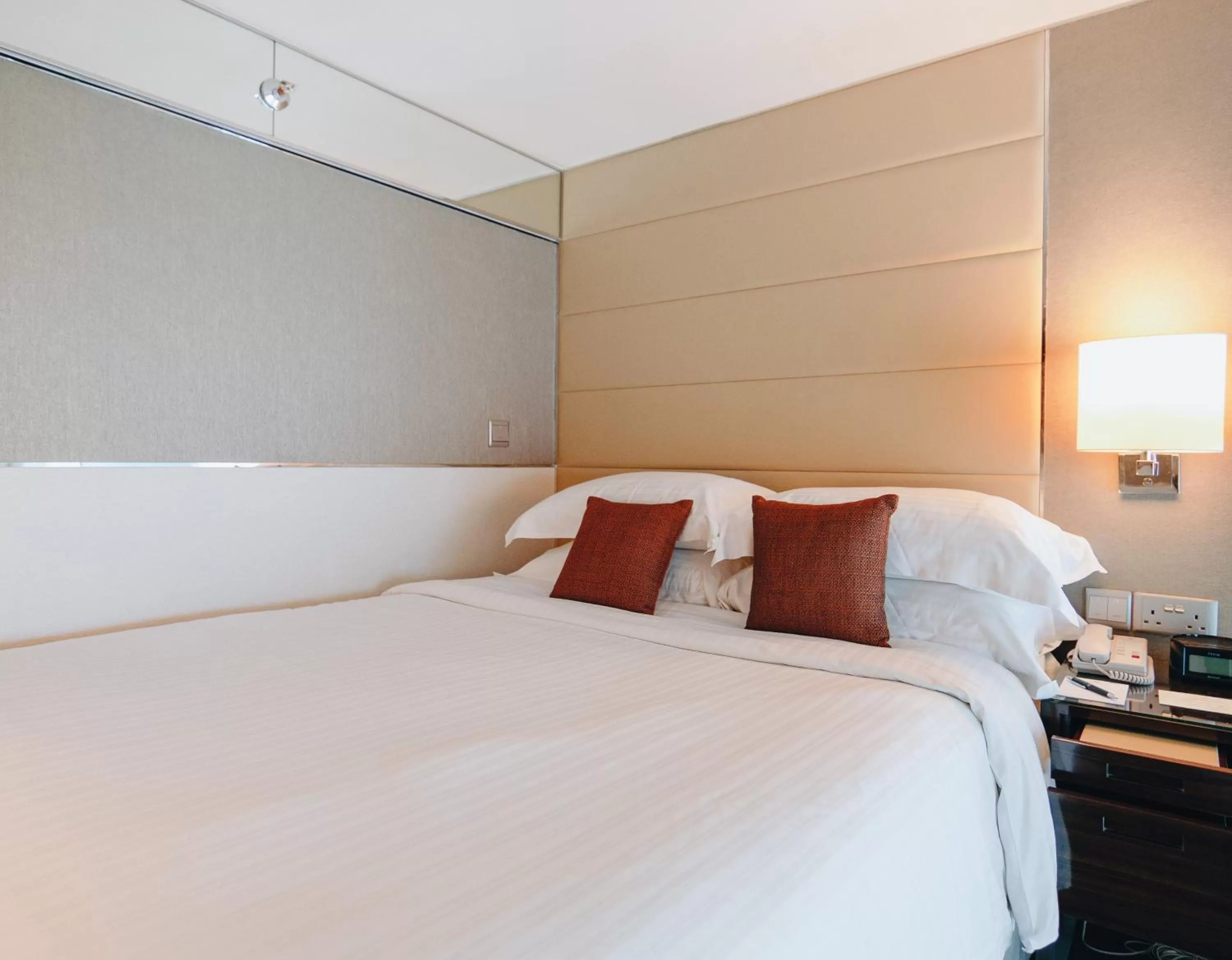 Bed in Holiday Inn Singapore Little India by IHG