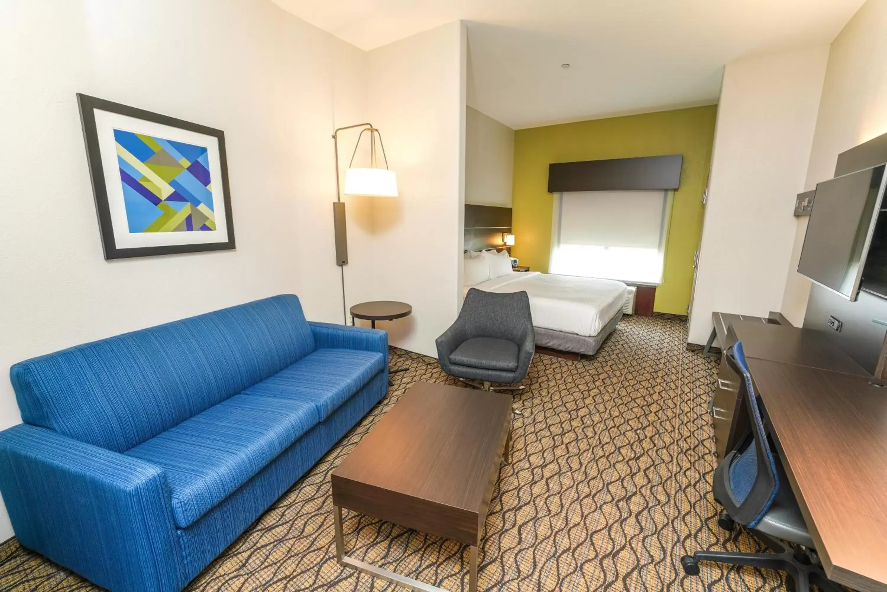 Standard King Room in Holiday Inn Express and Suites Springfield Medical District by IHG Standard King Room in Holiday Inn Express and Suites Springfield Medical District by IHG