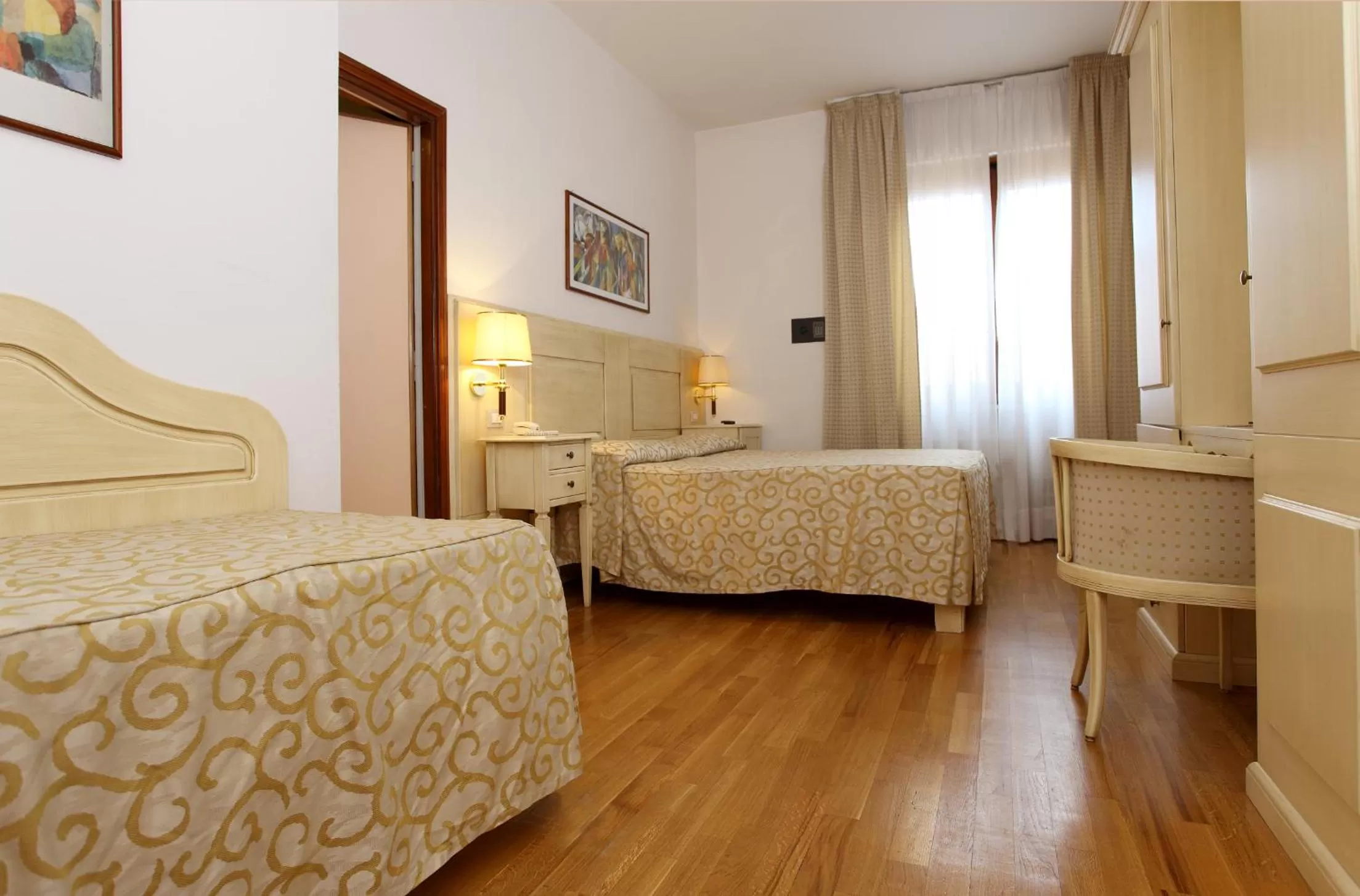 Photo of the whole room, Bed in Grand Hotel Duomo