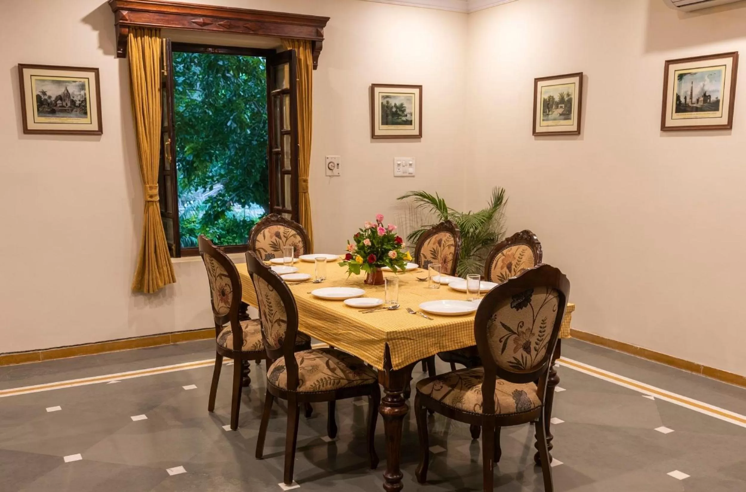 Dining area in Hanuwant Niwas Jodhpur