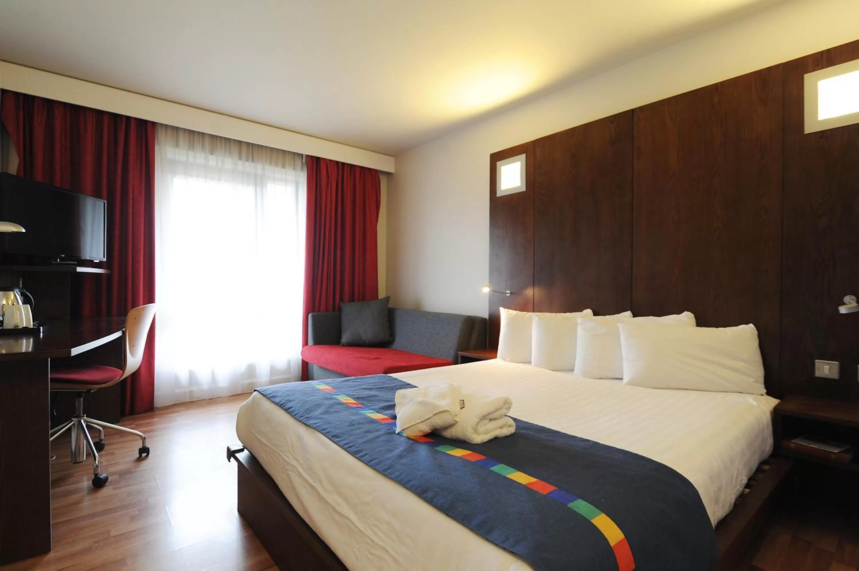 Bedroom, Bed in Park Inn by Radisson Birmingham Walsall