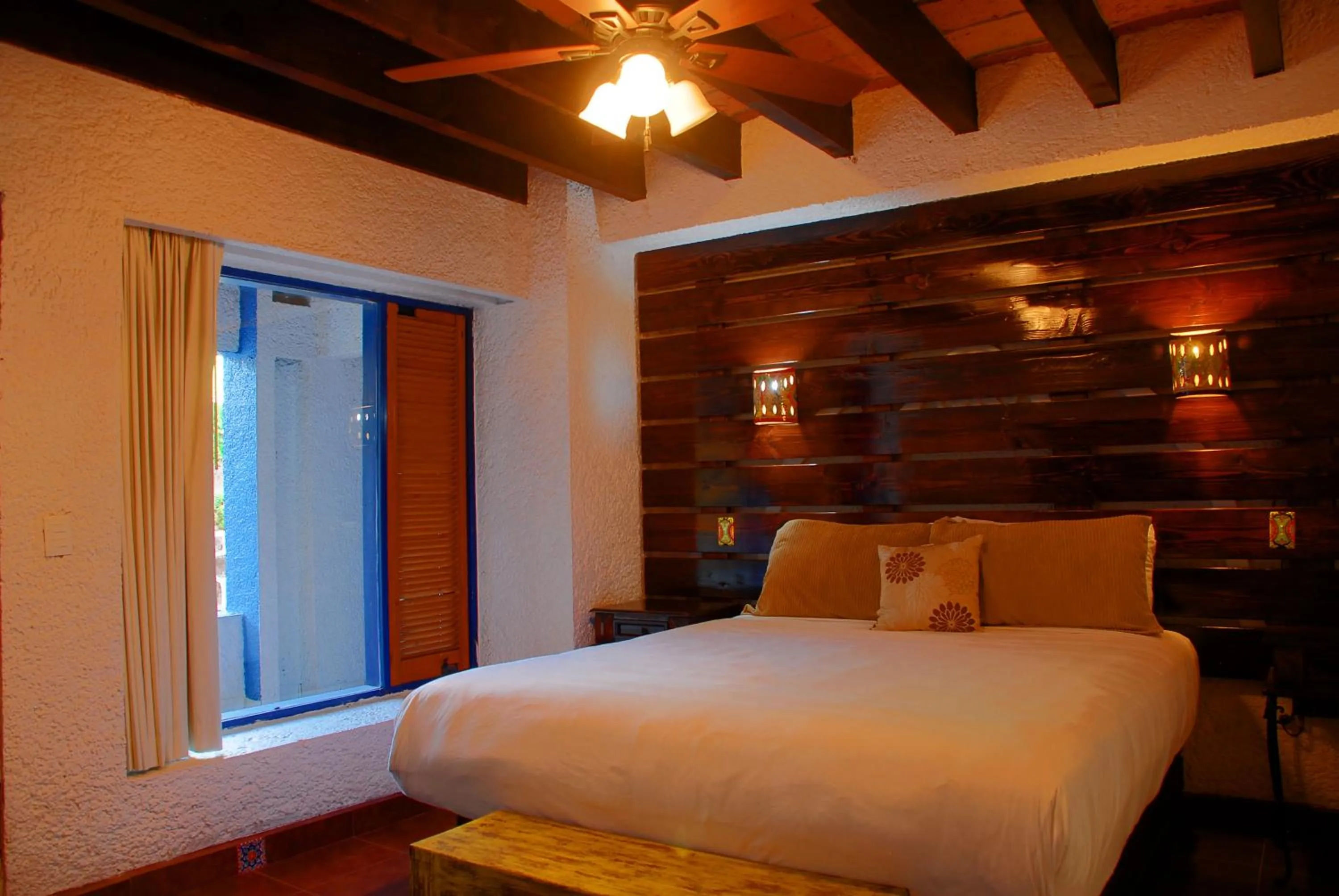 Bed in Las Rocas Resort & Spa
