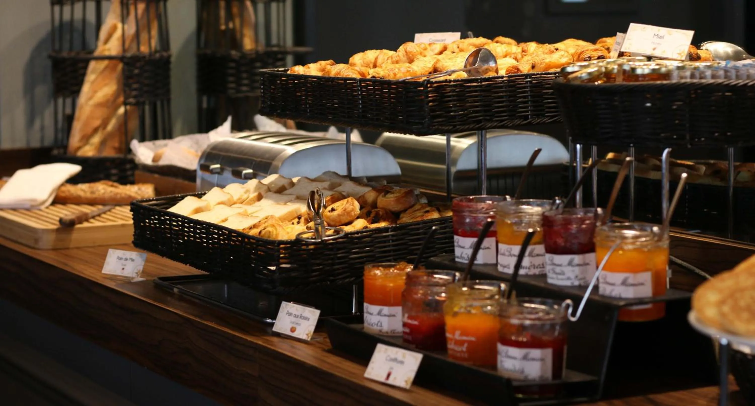 Breakfast in Best Western Plus Hôtel & Spa de Chassieu