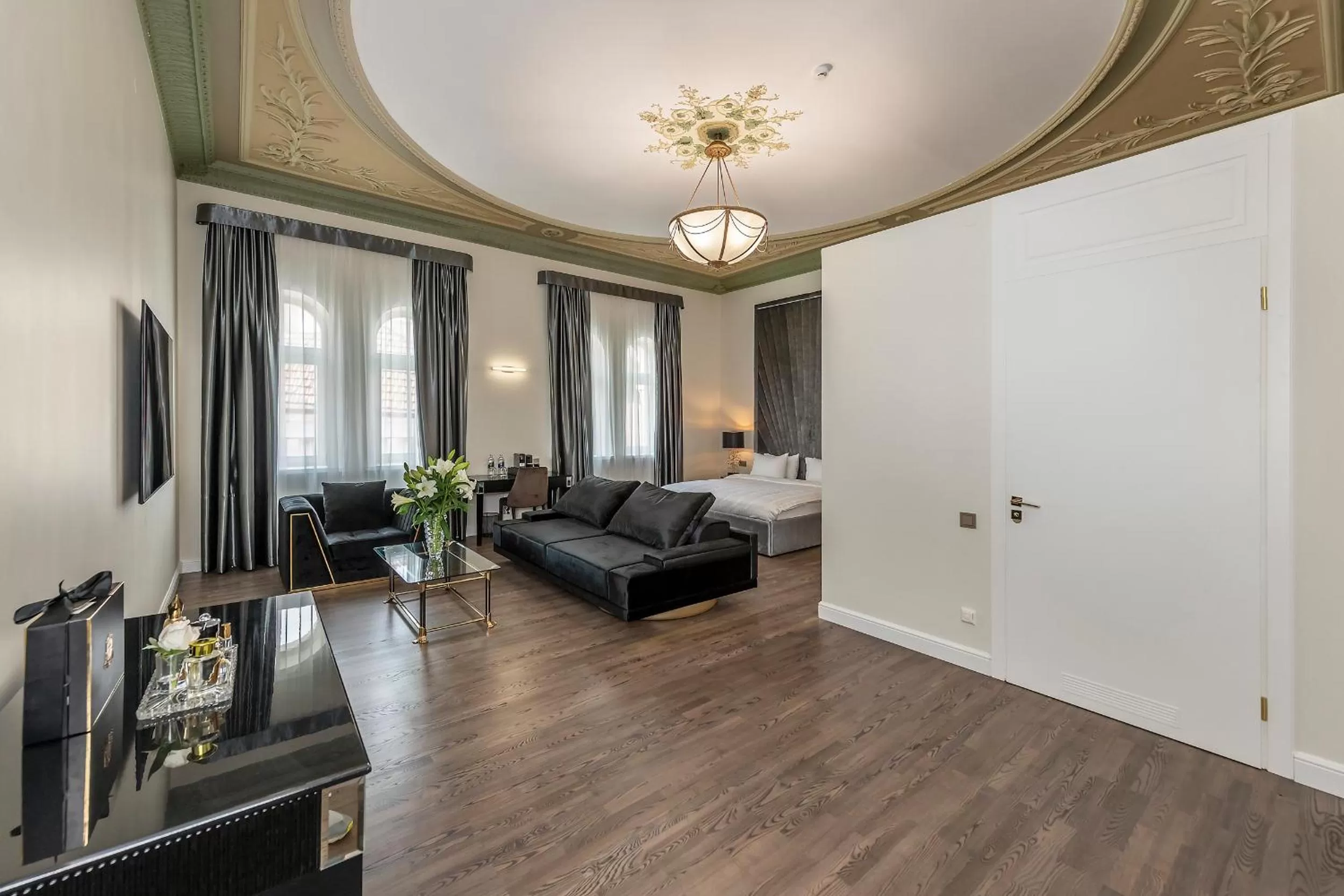 Communal lounge/ TV room, Bed in St Palace Hotel