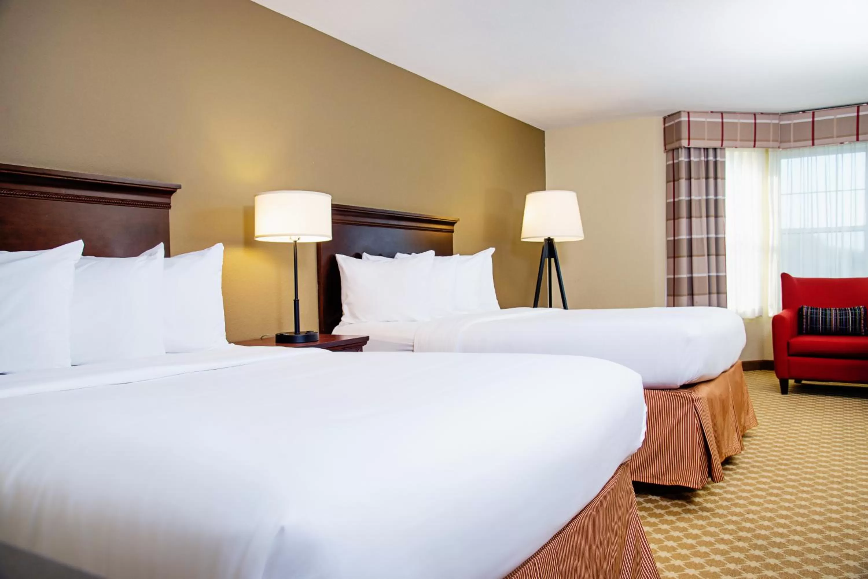 Bed in Country Inn & Suites by Radisson, Milwaukee West Brookfield , WI