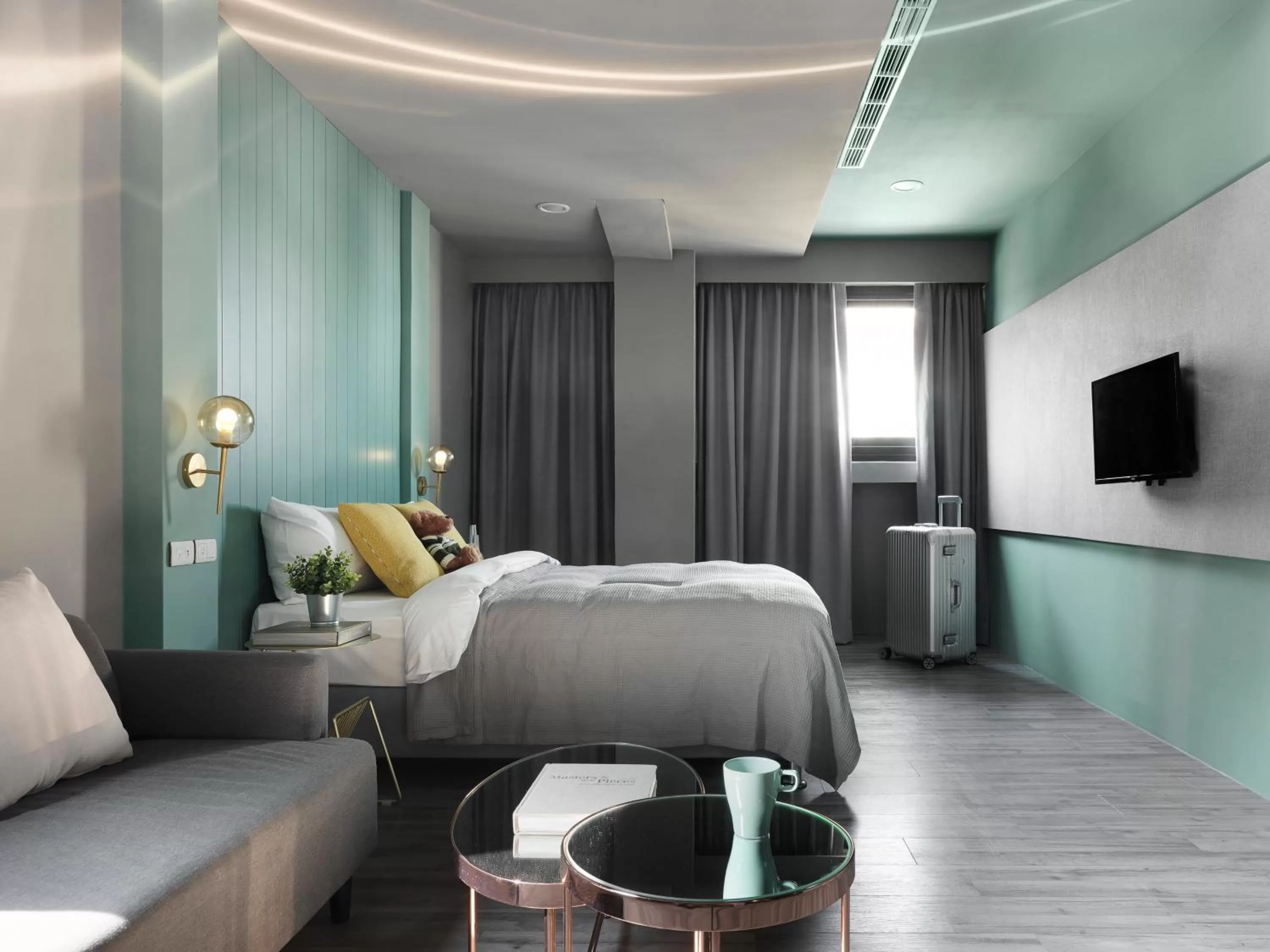 Photo of the whole room, Bed in Mr.Mantter