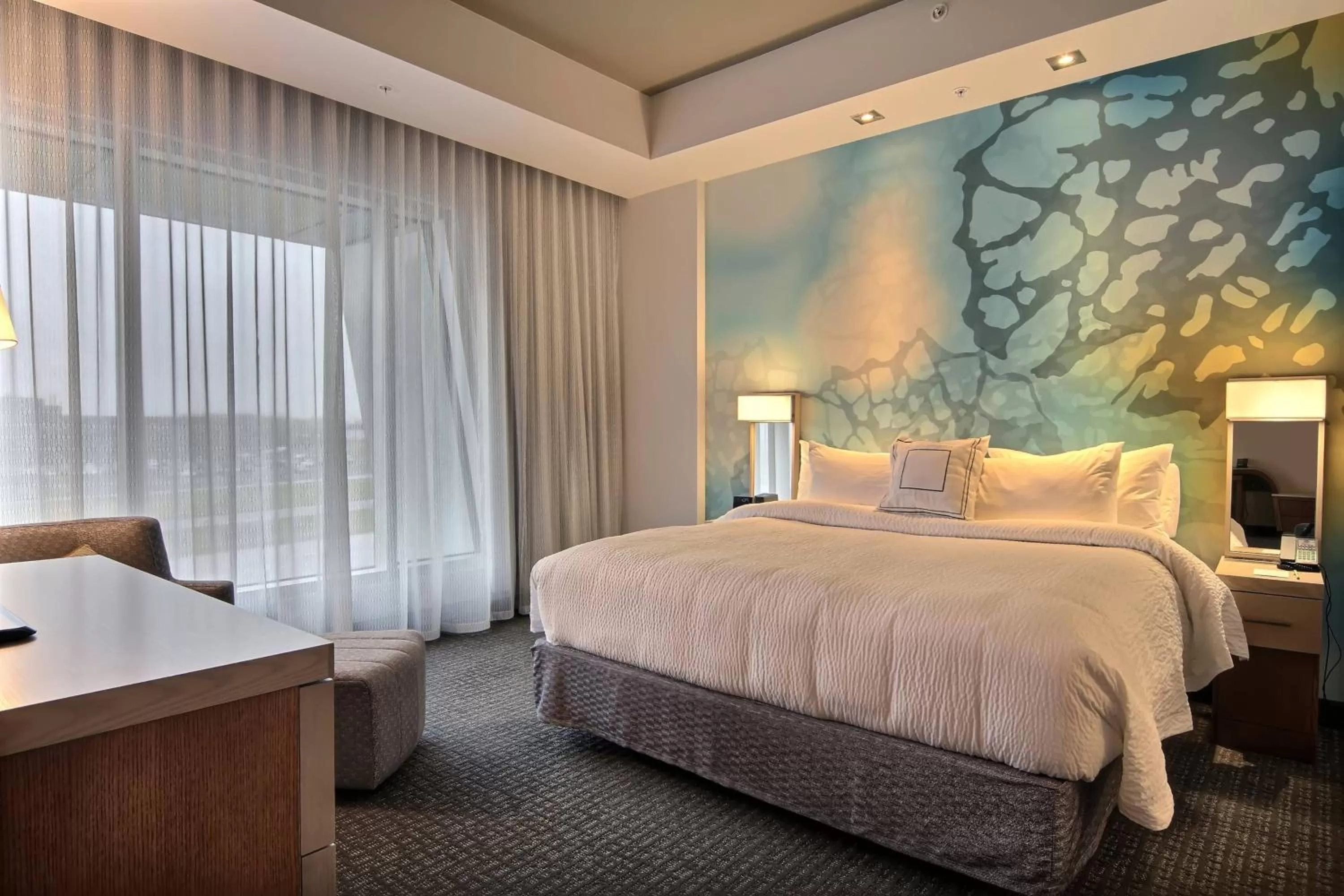 Photo of the whole room, Bed in Courtyard by Marriott Quebec City