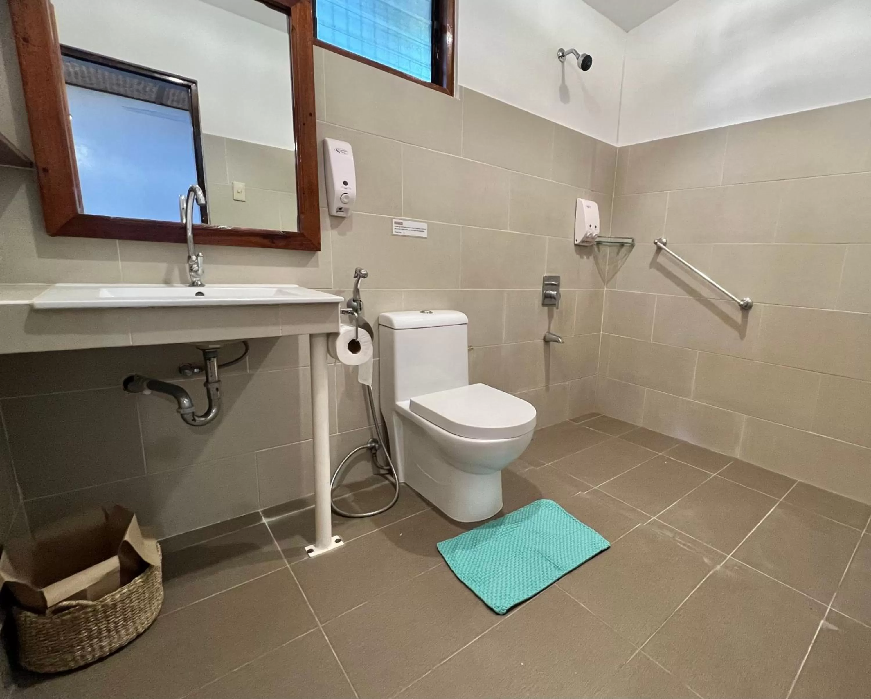 Bathroom in Golden Monkey Beach Hotel