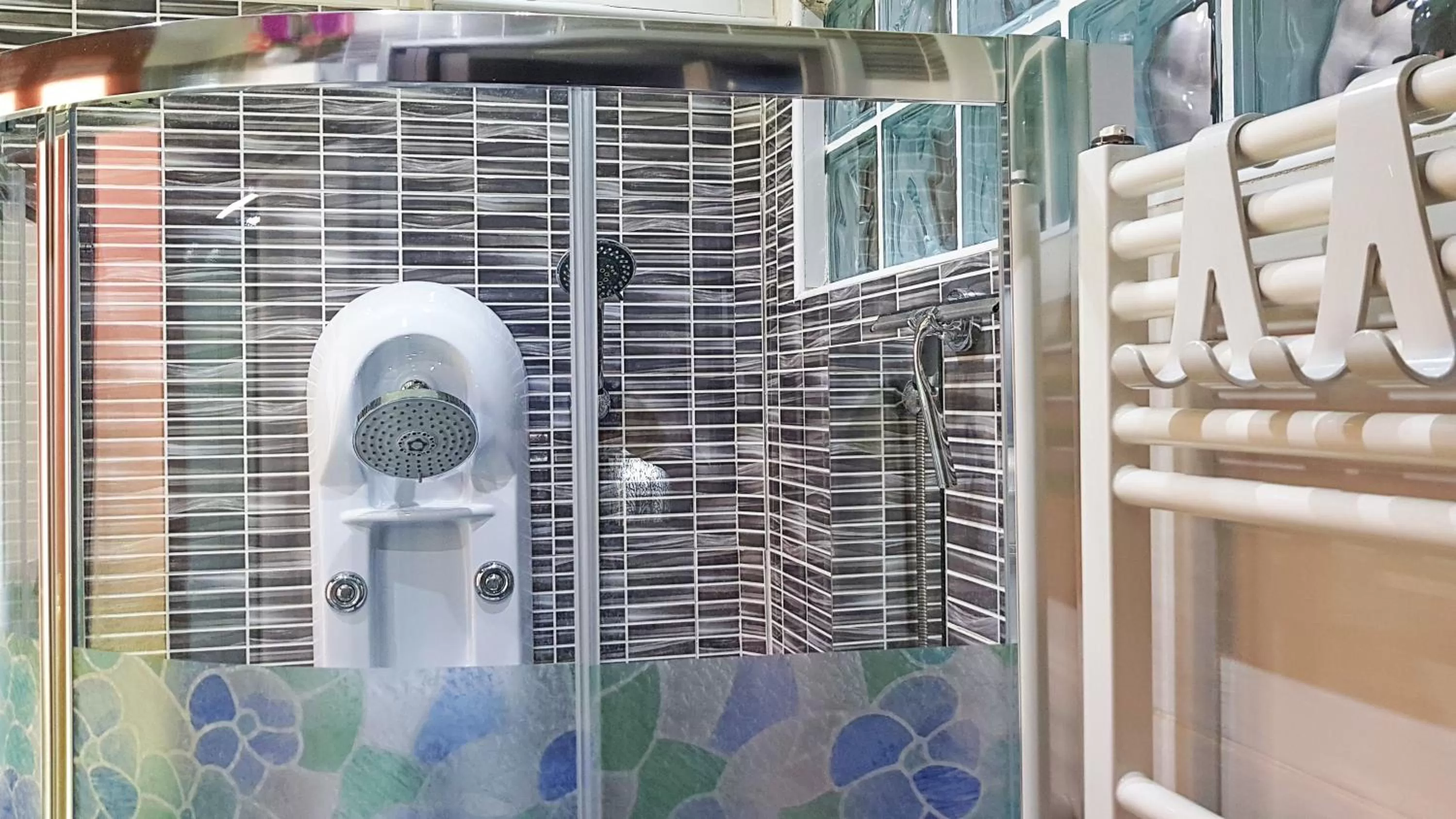 Shower in Inna Best House