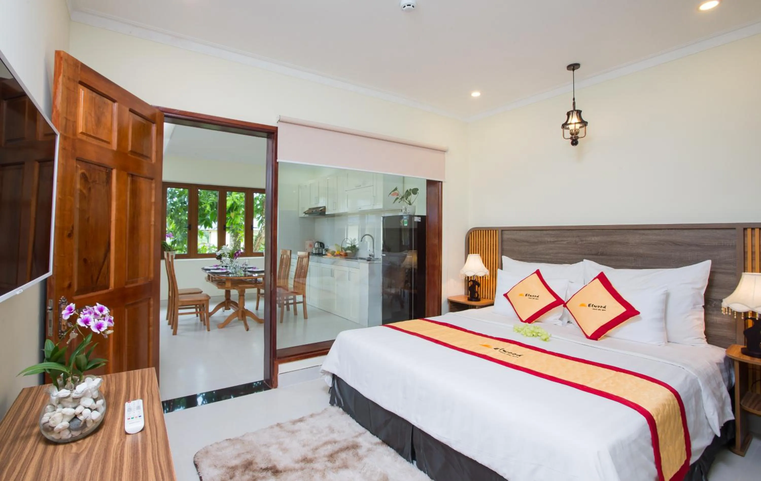 Kitchen or kitchenette in Elwood Premier Resort Phu Quoc