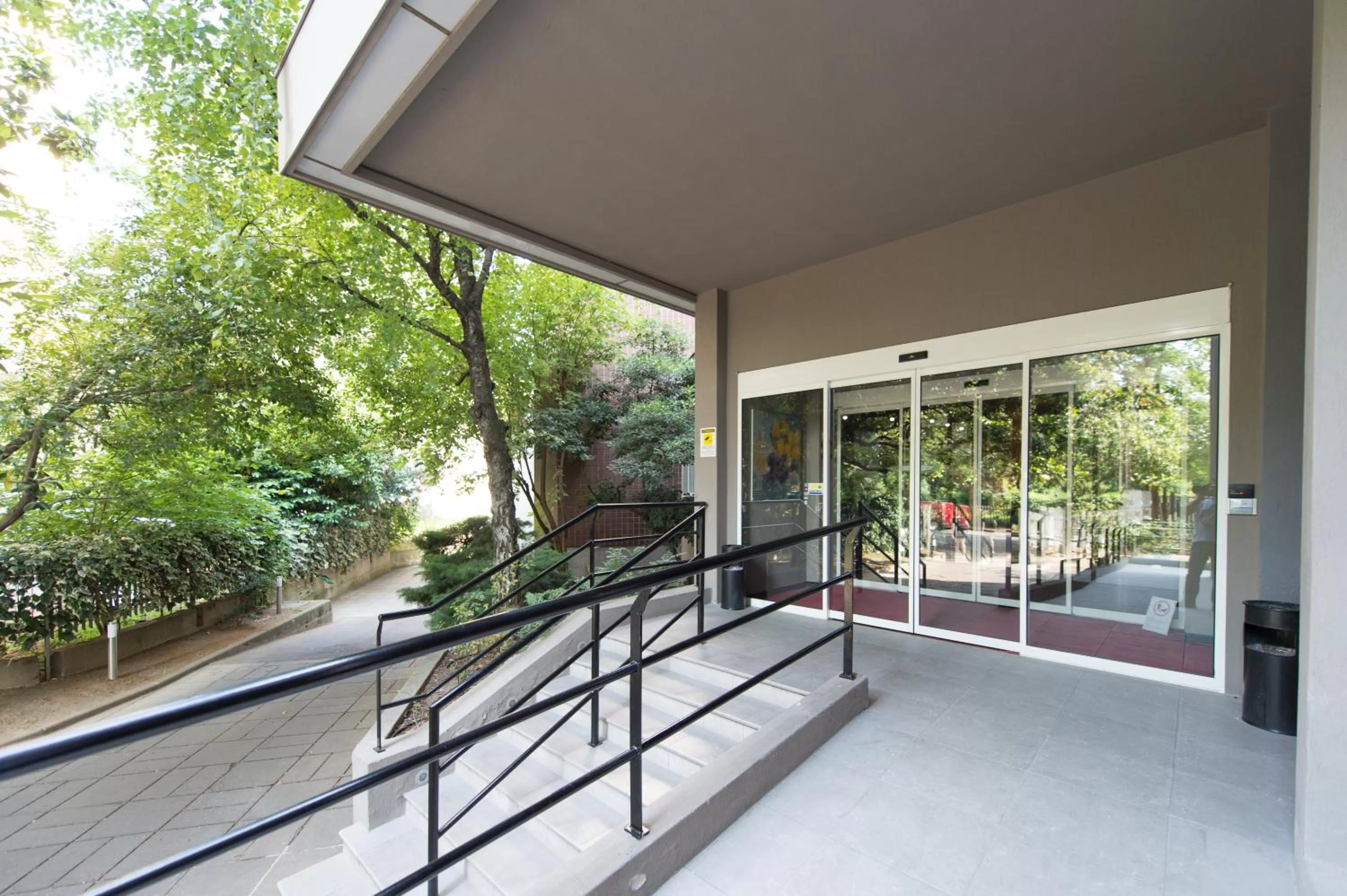 Facade/entrance in Residenza Cenisio