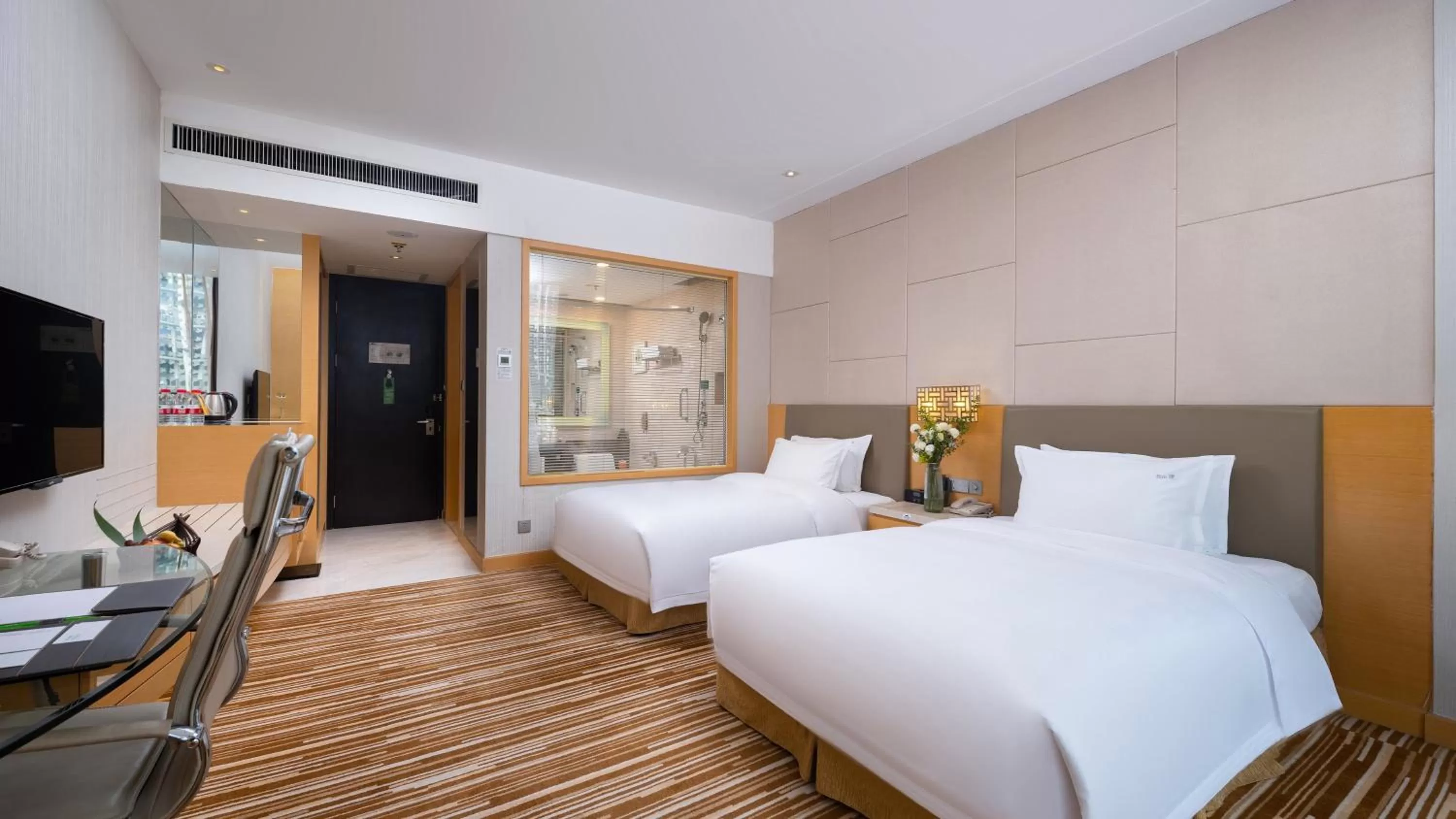 Photo of the whole room, Bed in Holiday Inn Nanchang Riverside by IHG