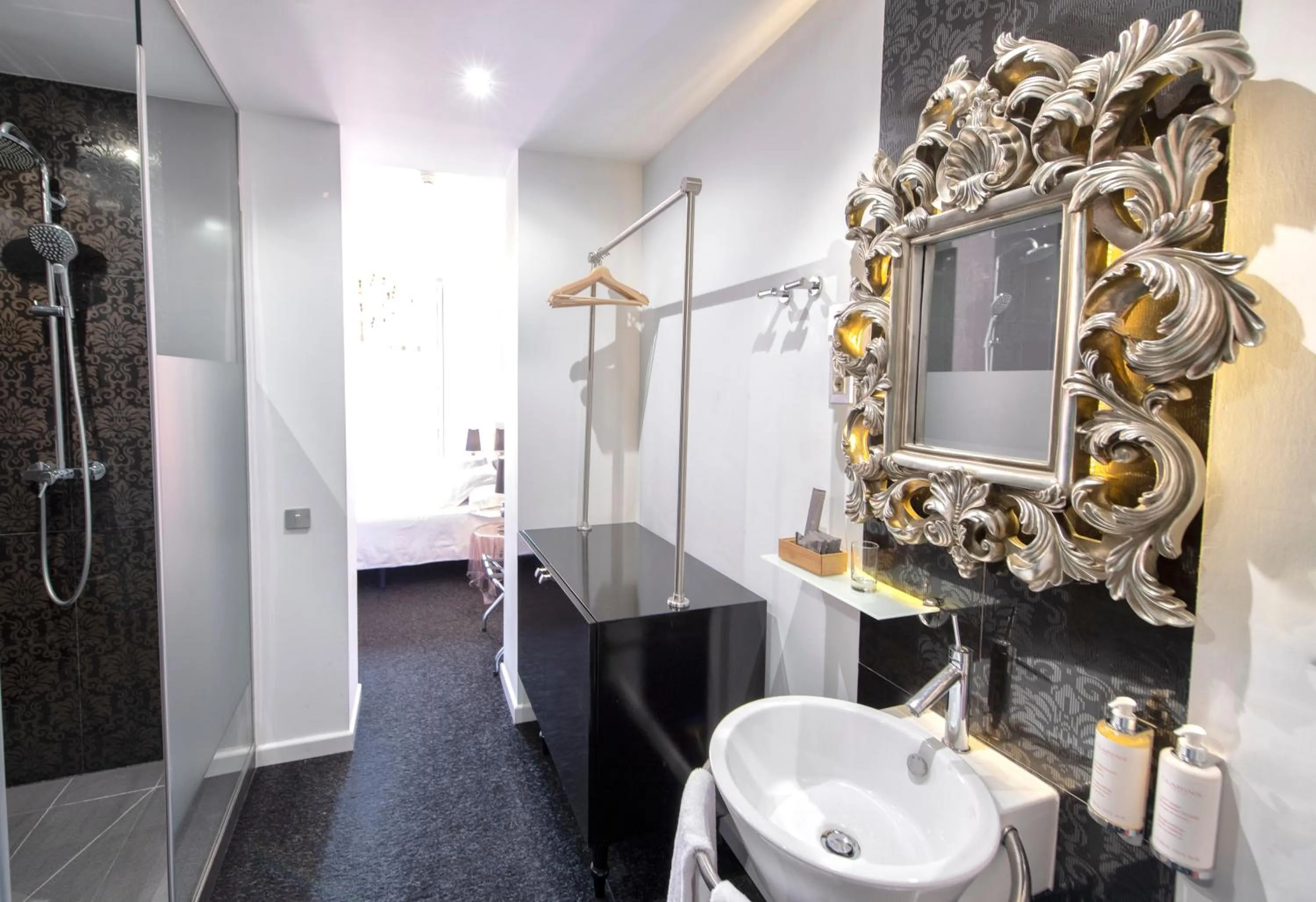 Bathroom in Posada del Dragón Boutique Hotel