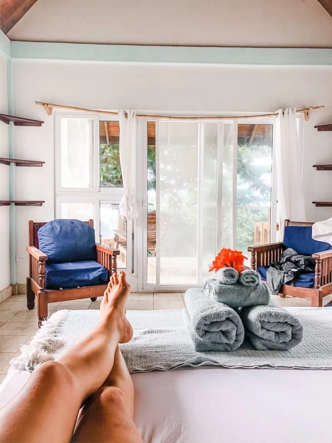 Photo of the whole room, Seating Area in Bird Island Bungalows