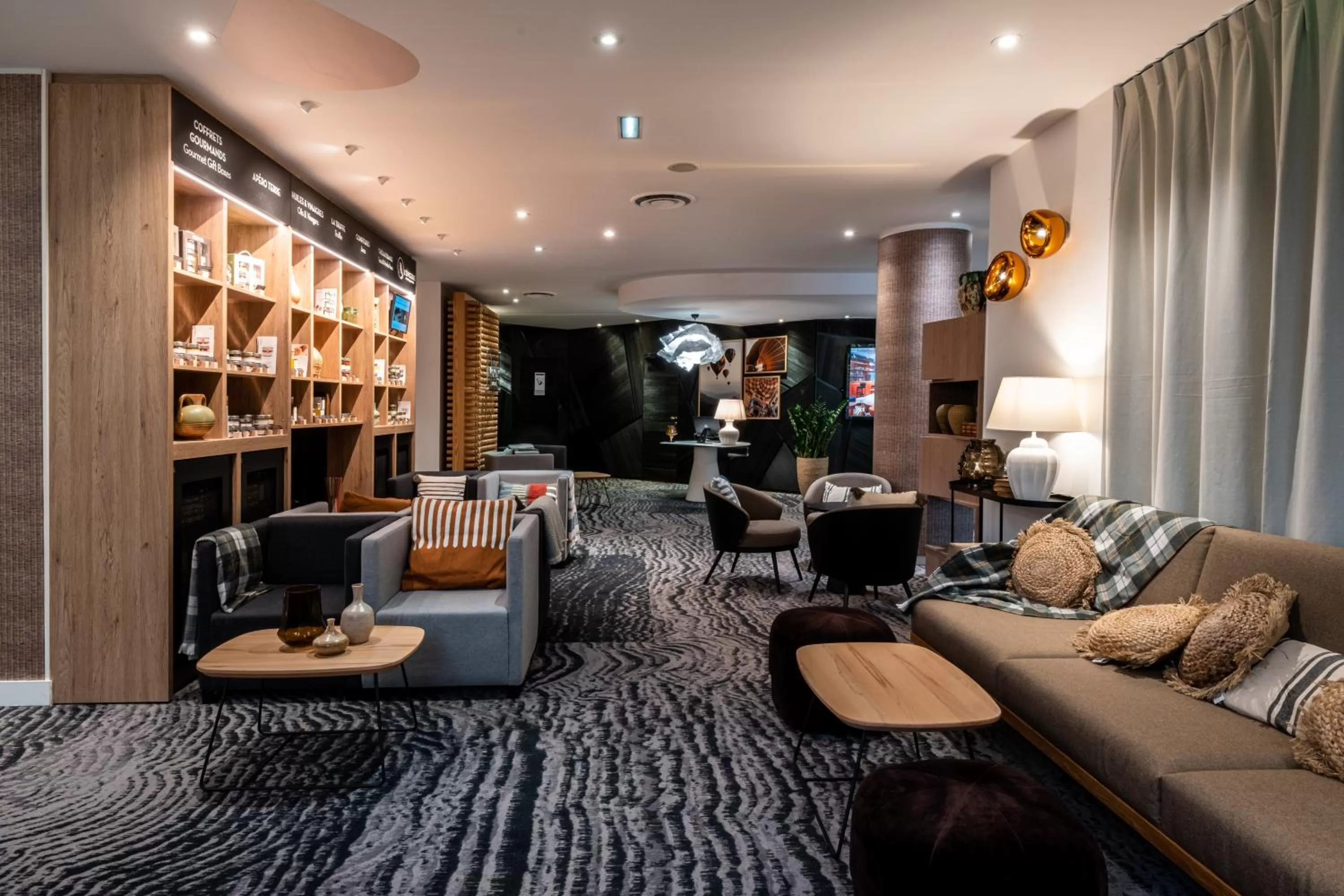 Lounge or bar in Mercure Grenoble Meylan