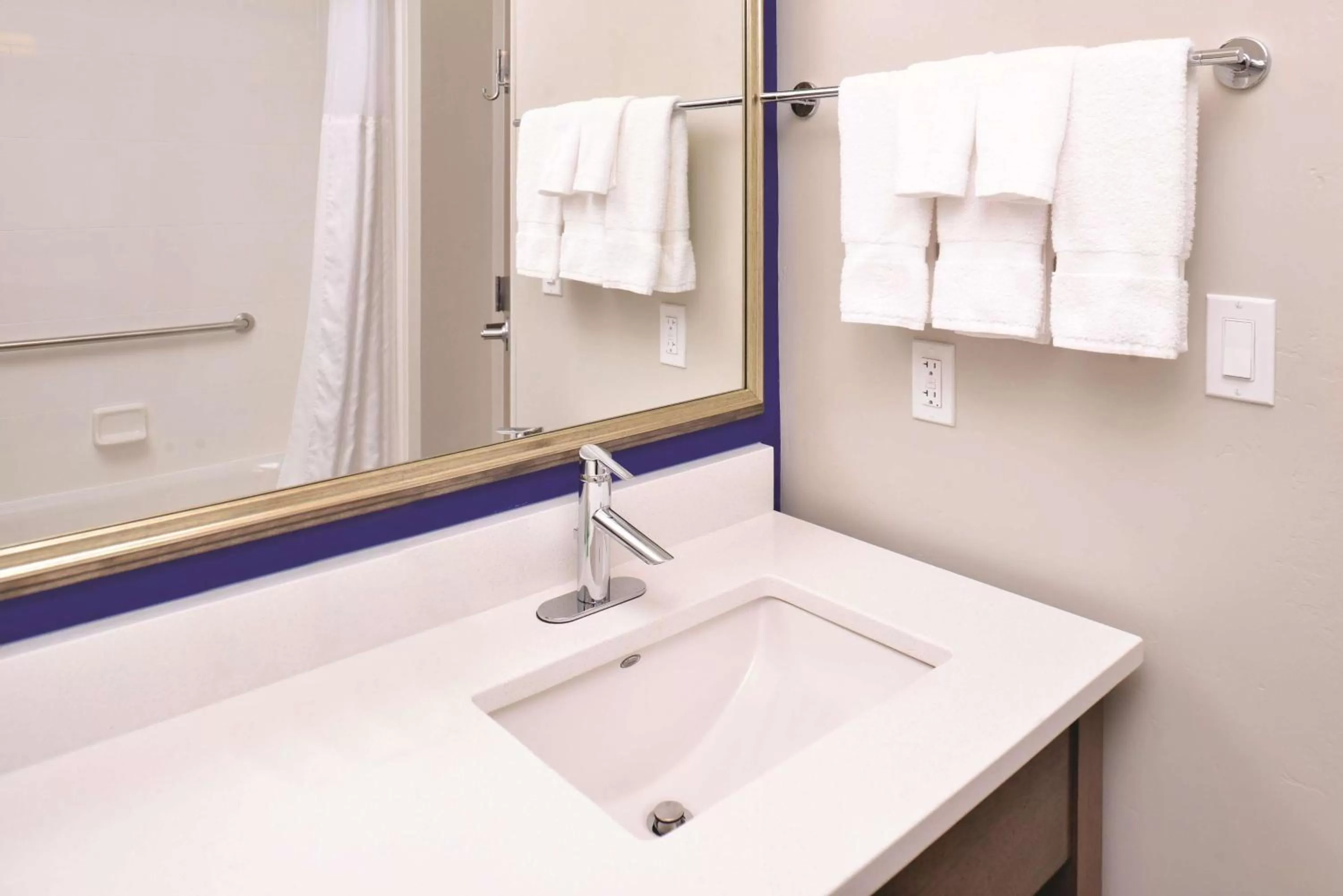 Photo of the whole room in La Quinta by Wyndham Page at Lake Powell