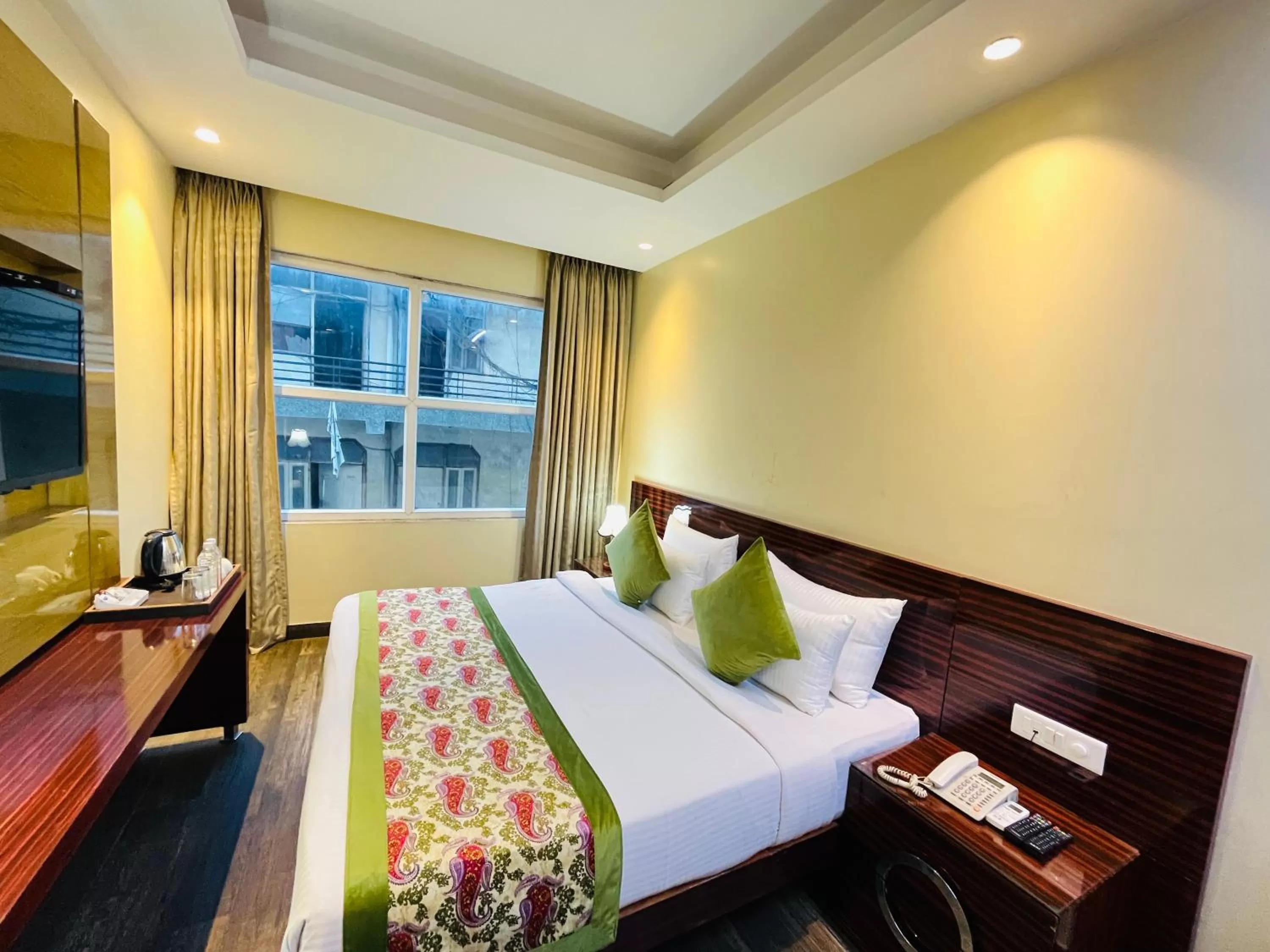 Bed in Hotel Banz near Delhi Airport