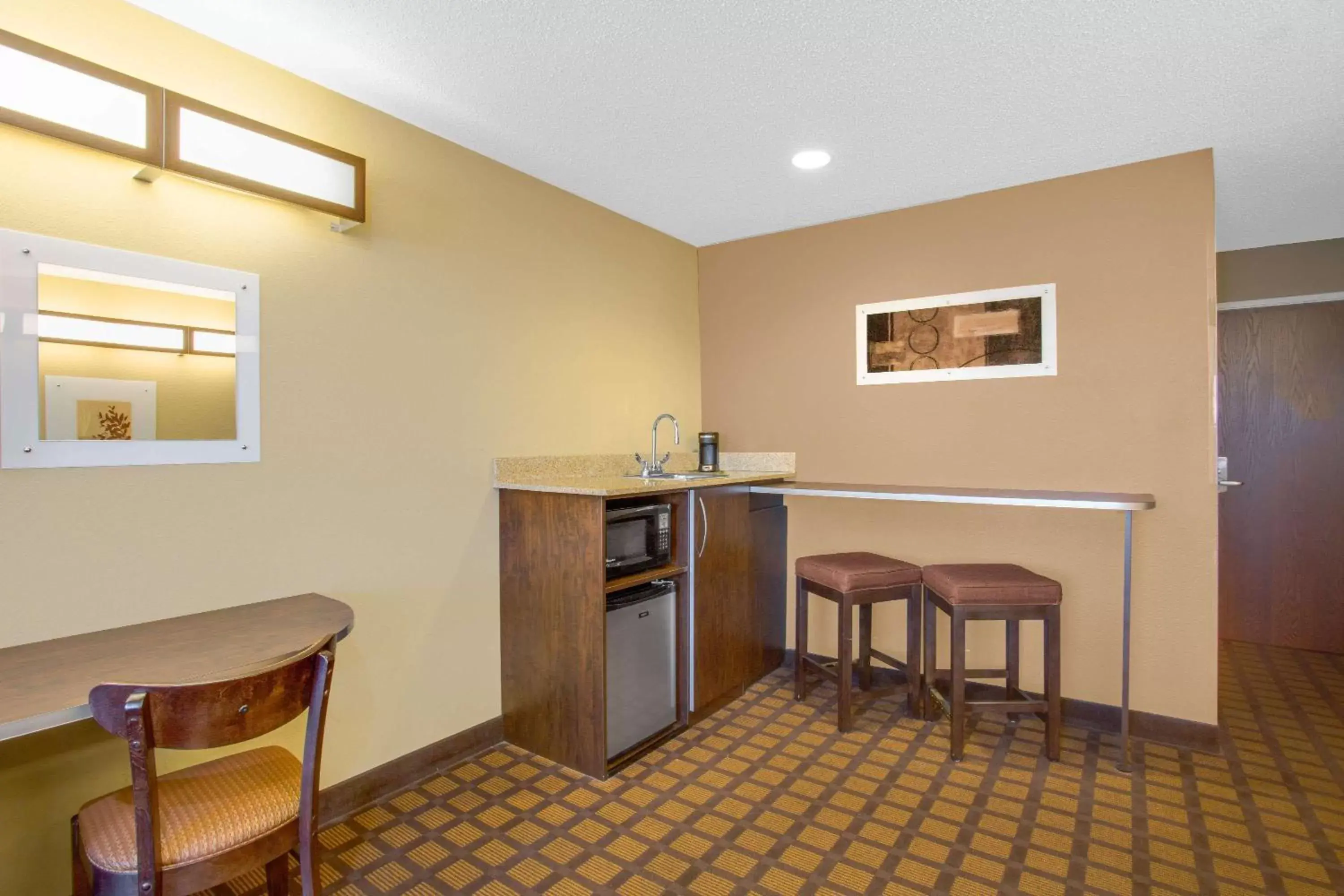Queen Studio Suite - Non-Smoking in Microtel Inn & Suites by Wyndham Harrisonburg Queen Studio Suite - Non-Smoking in Microtel Inn & Suites by Wyndham Harrisonburg