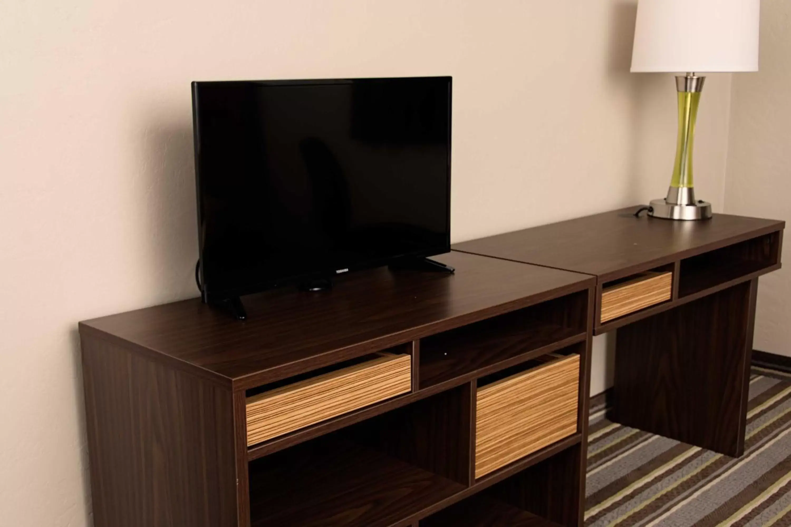 Queen Studio Suite - Mobility Access/Non-Smoking in Super 8 by Wyndham Juneau Queen Studio Suite - Mobility Access/Non-Smoking in Super 8 by Wyndham Juneau