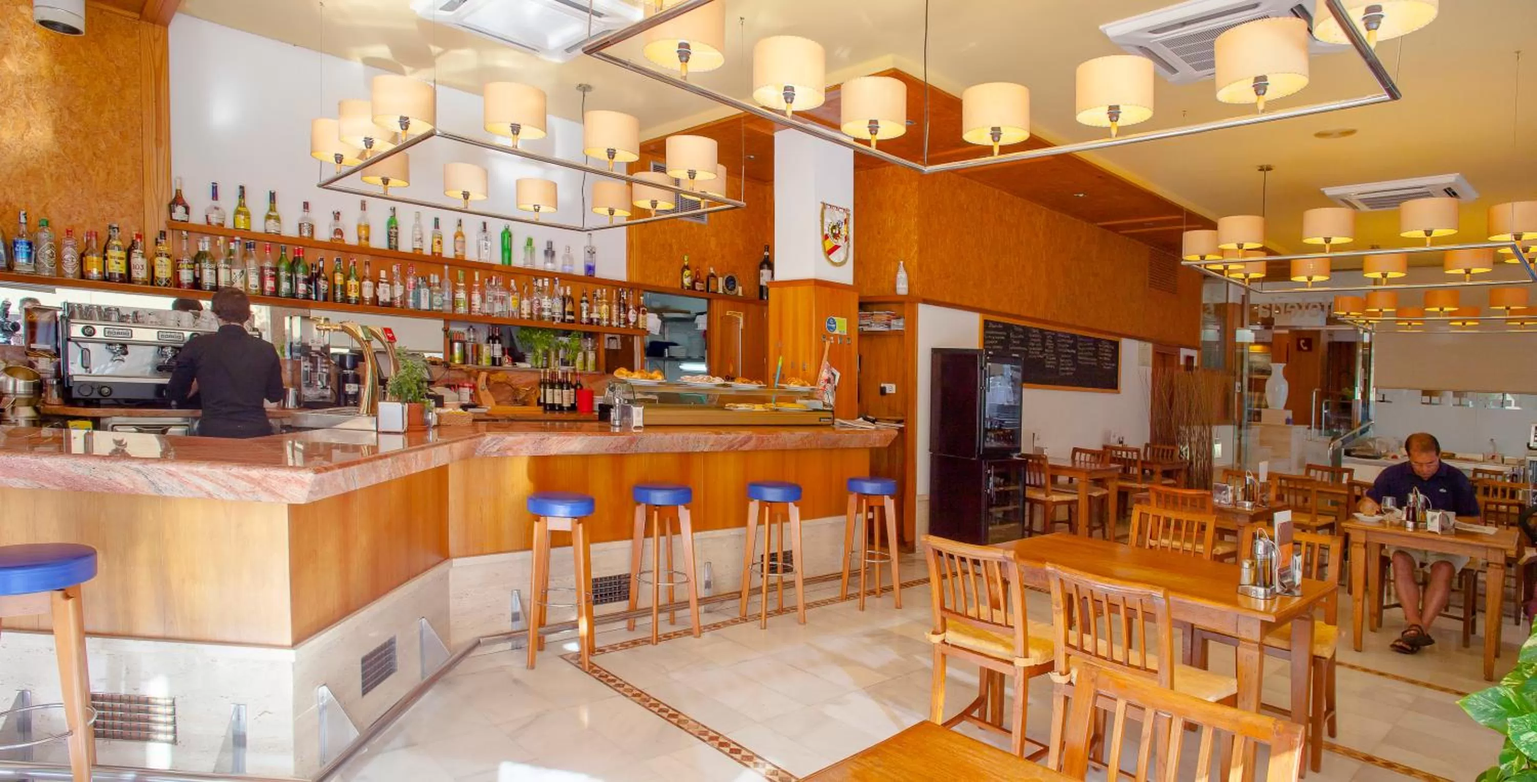 Restaurant/places to eat in Aparthotel Duquesa Playa