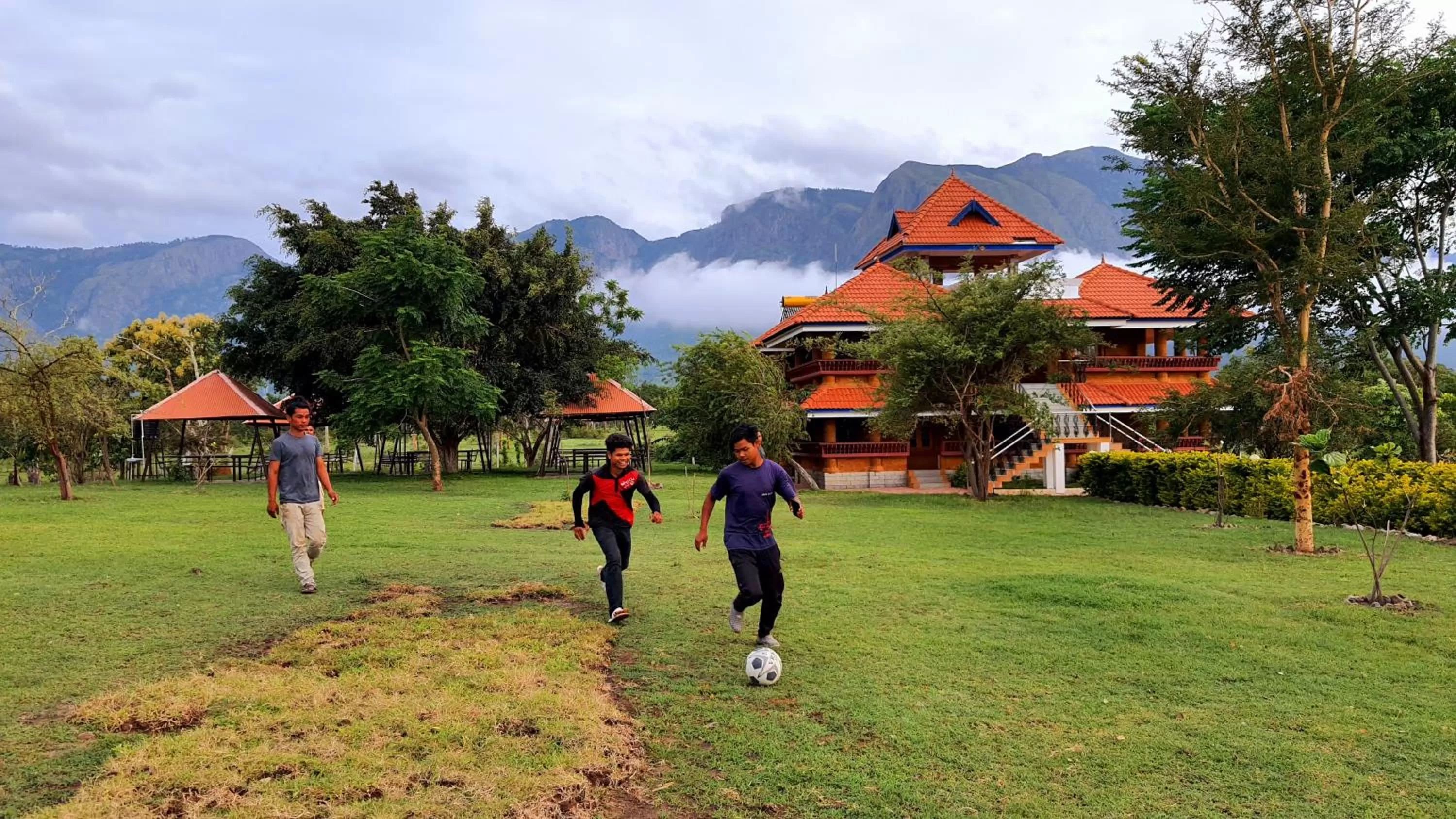 People in Avadale Masinagudi - Stag Groups Not Allowed