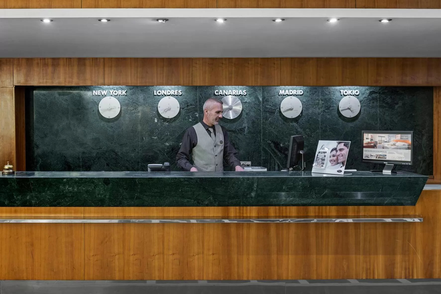 Staff in Elba Vecindario Aeropuerto Business & Convention Hotel