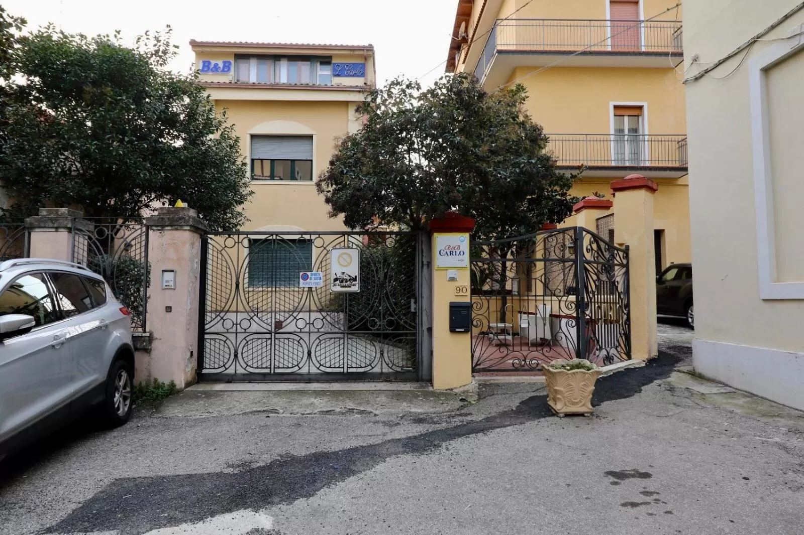 Facade/entrance in B&B San Carlo