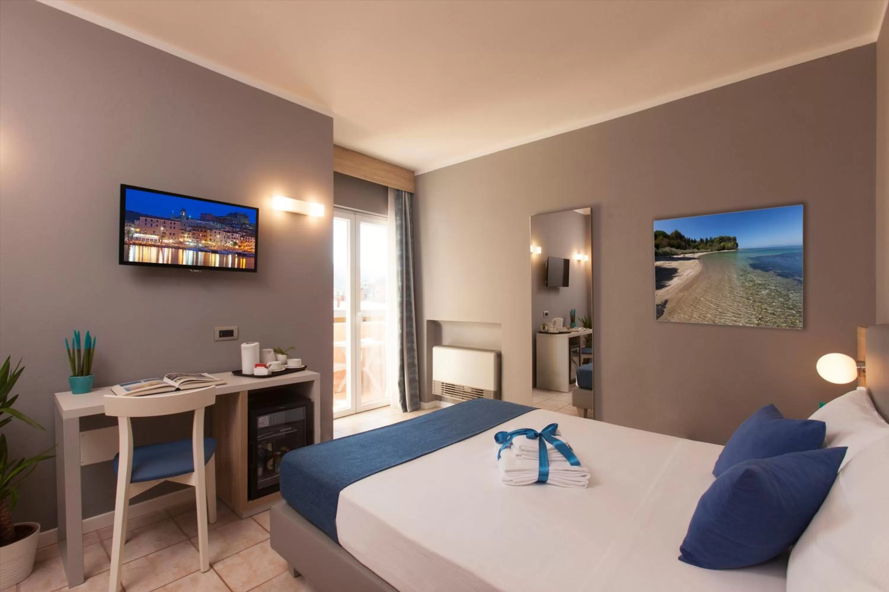 Bedroom, Bed in Bike&Boat Argentario Hotel