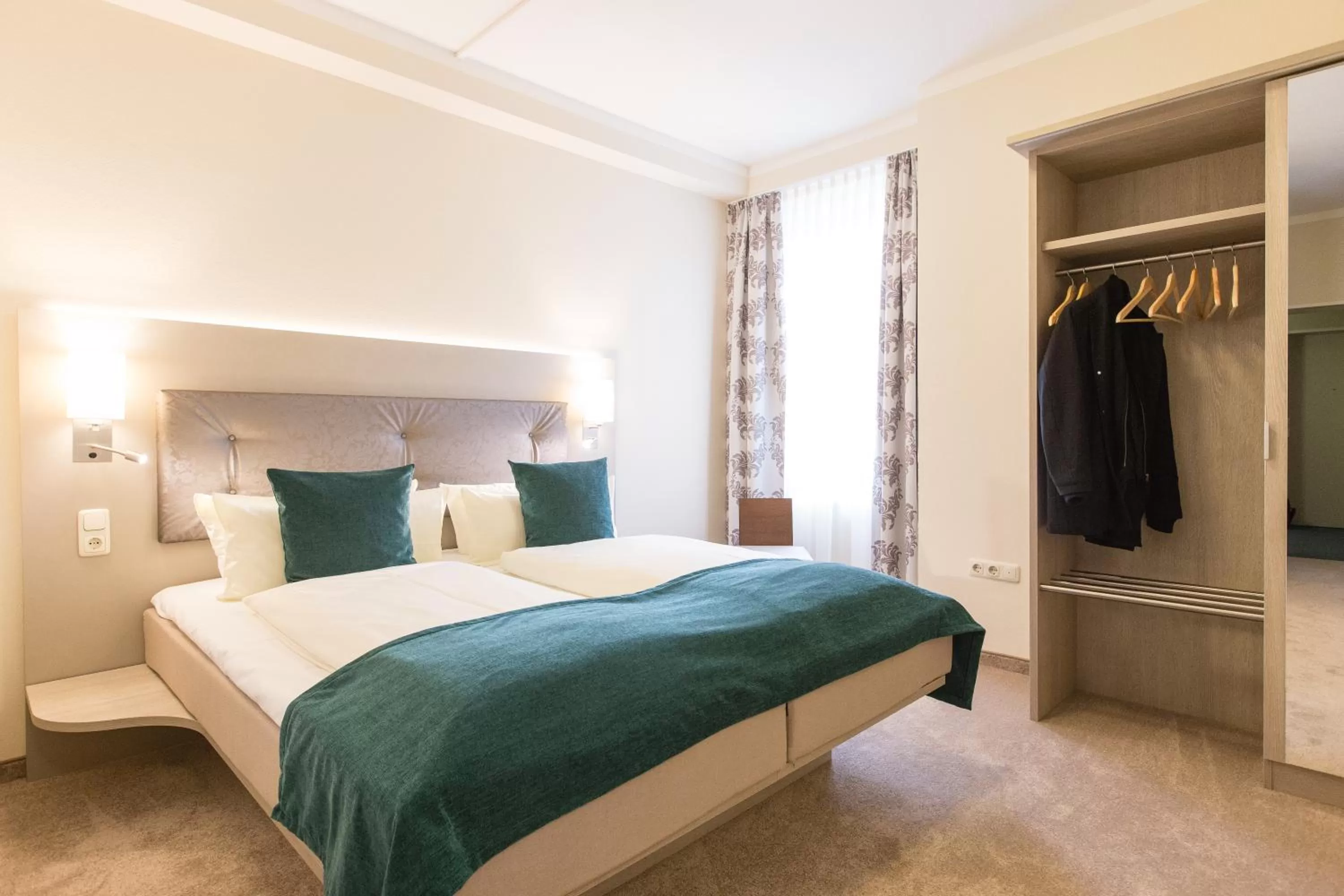 Photo of the whole room, Bed in Hermes Hotel Oldenburg