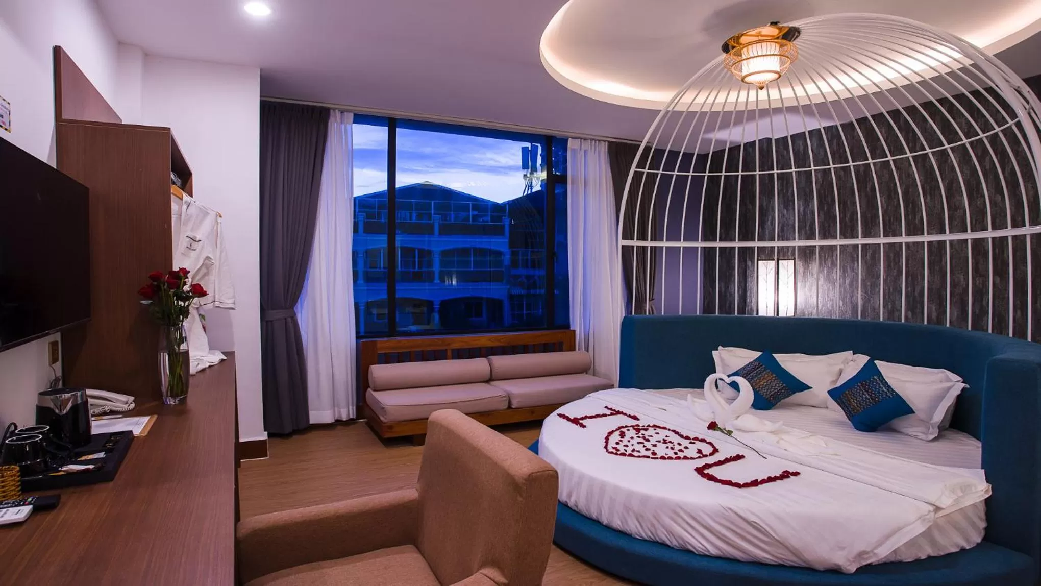 Photo of the whole room, Bed in Orussey One Boutique