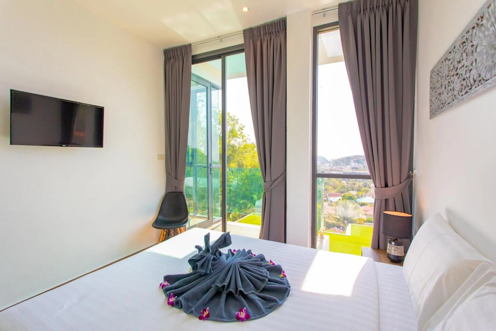 Bedroom, Bed in Baan Saint-Tropez Seaview Villas Kata Beach