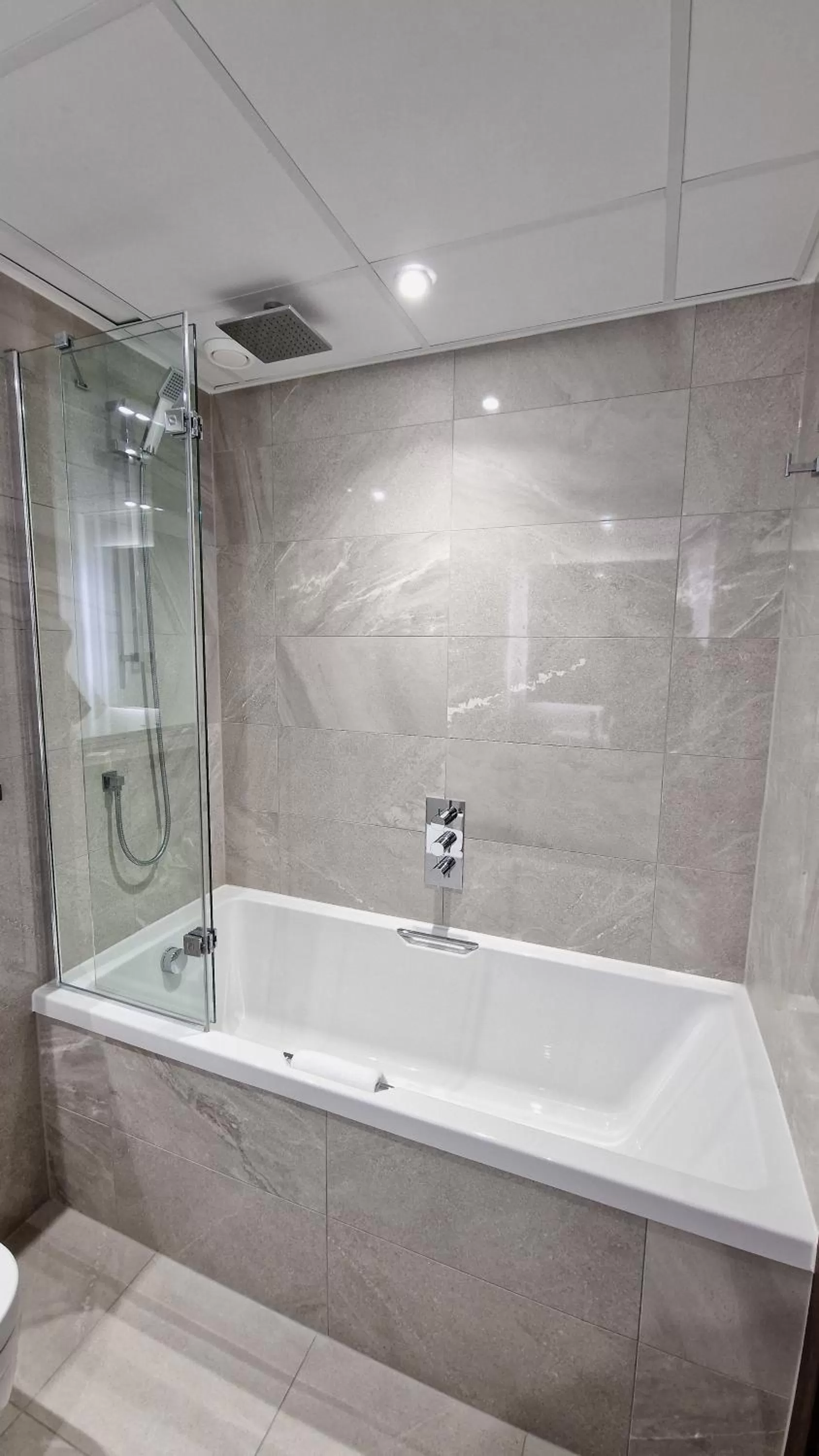 Bathroom in Coppid Beech