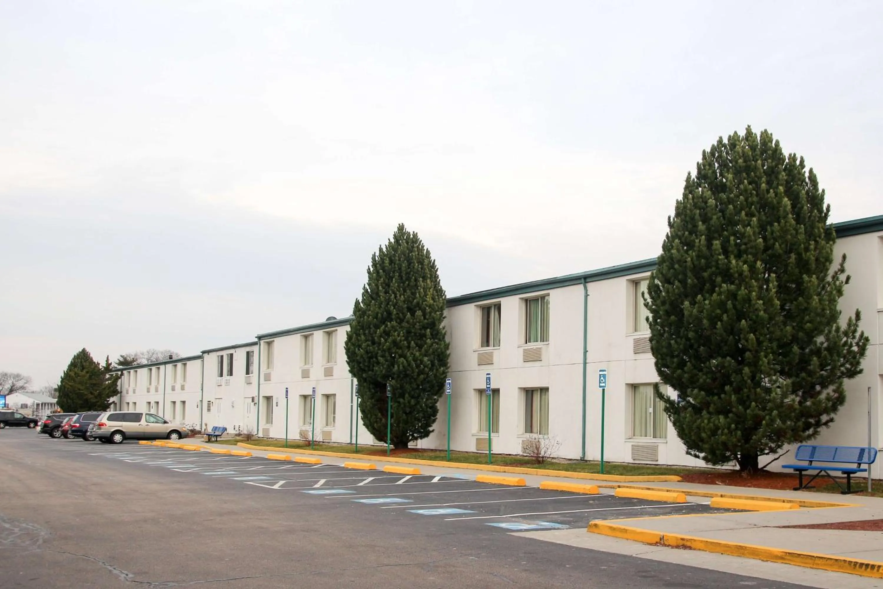 Property building in Motel 6-Warwick, RI - Providence Airport - I-95