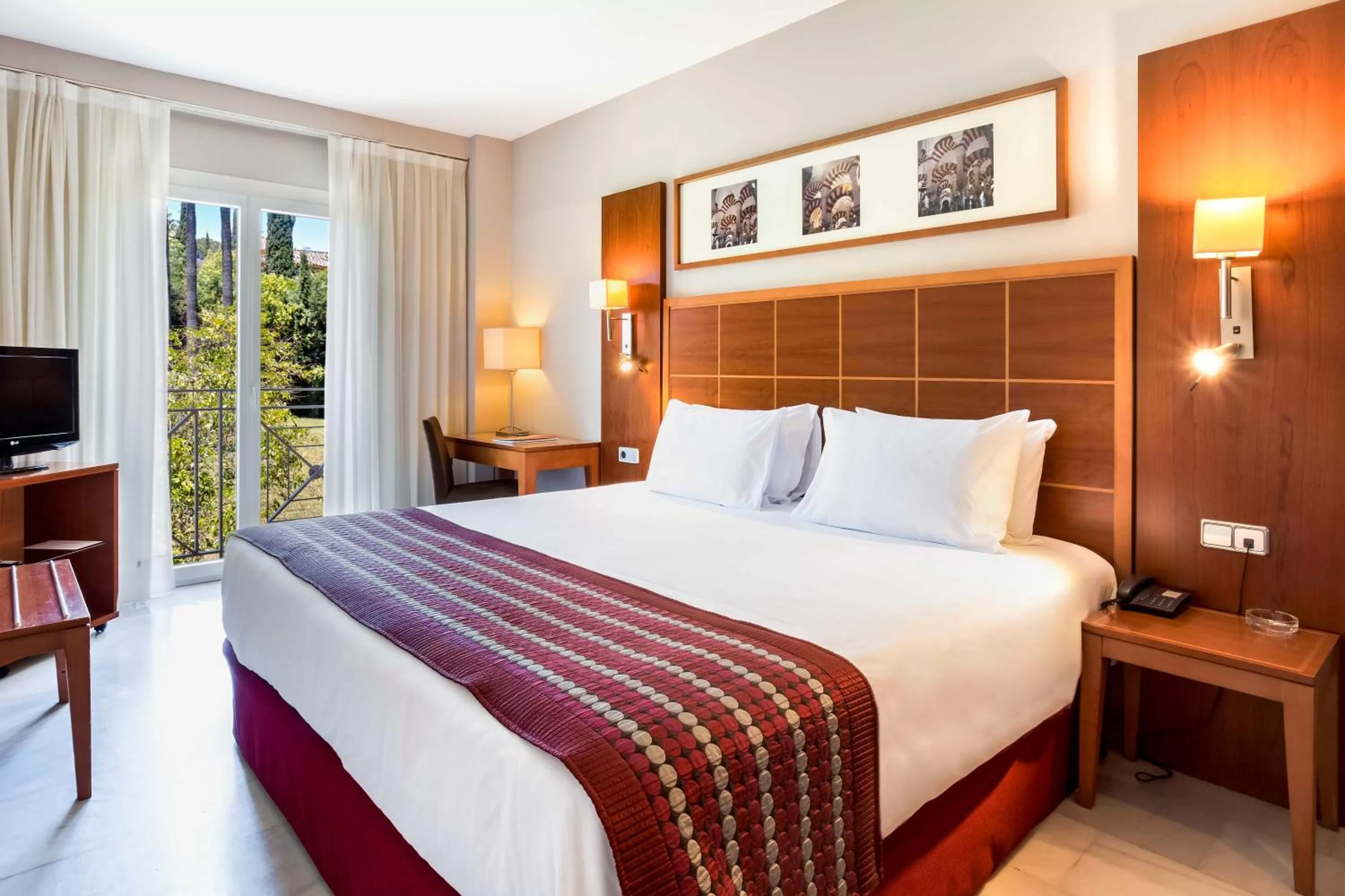 Photo of the whole room, Bed in Exe Las Adelfas